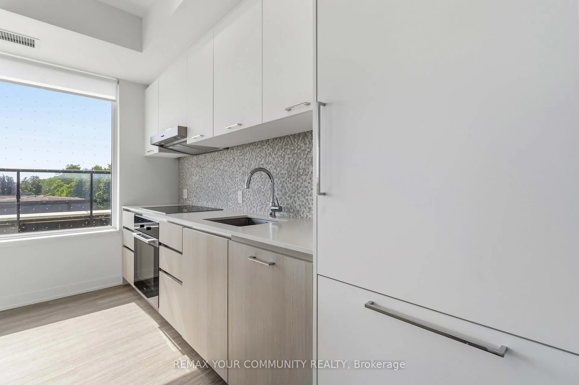 Photo 5 of Unit 427, 8188 Yonge Street, Vaughan, Uplands — HOMEH