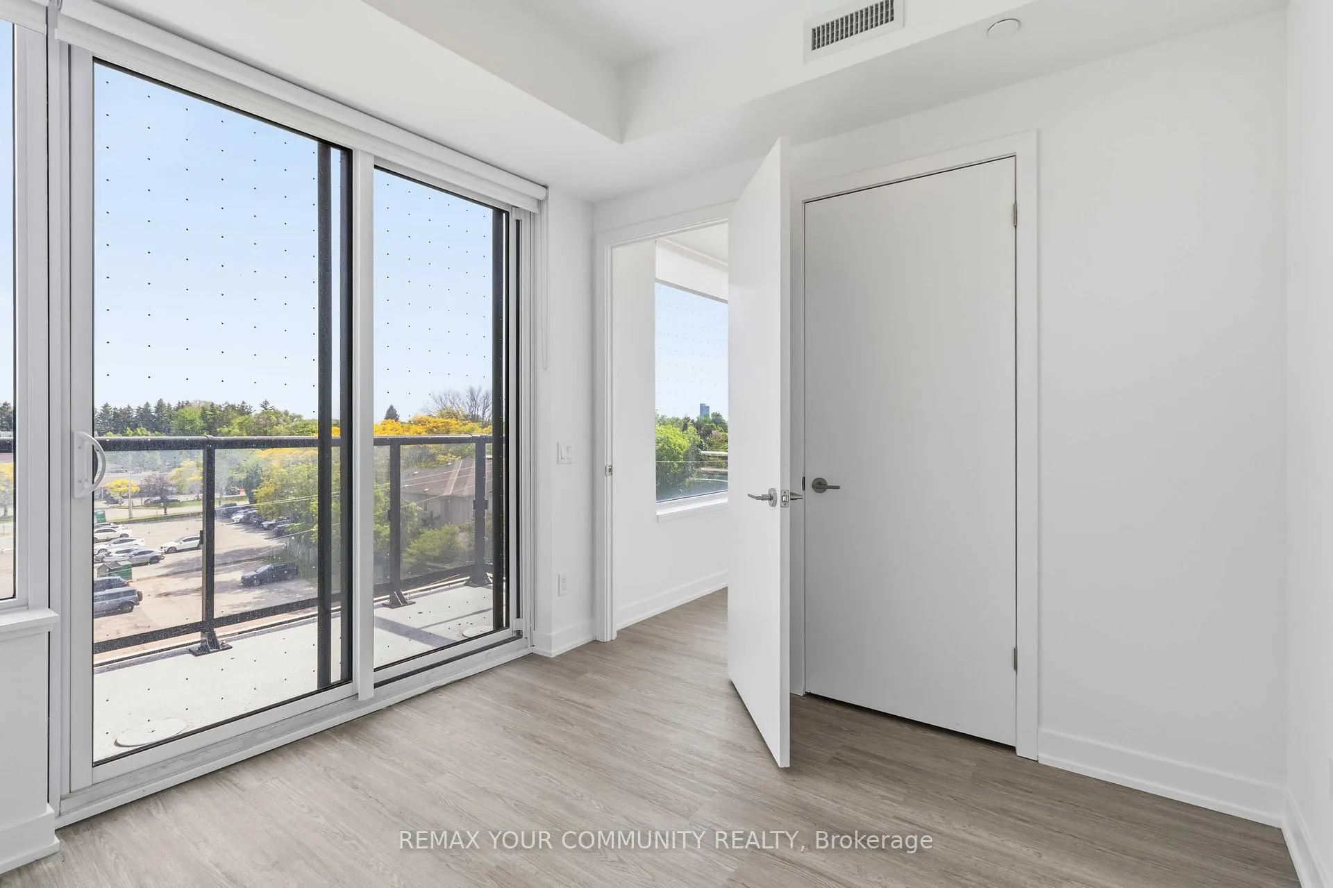 Photo 10 of Unit 427, 8188 Yonge Street, Vaughan, Uplands — HOMEH