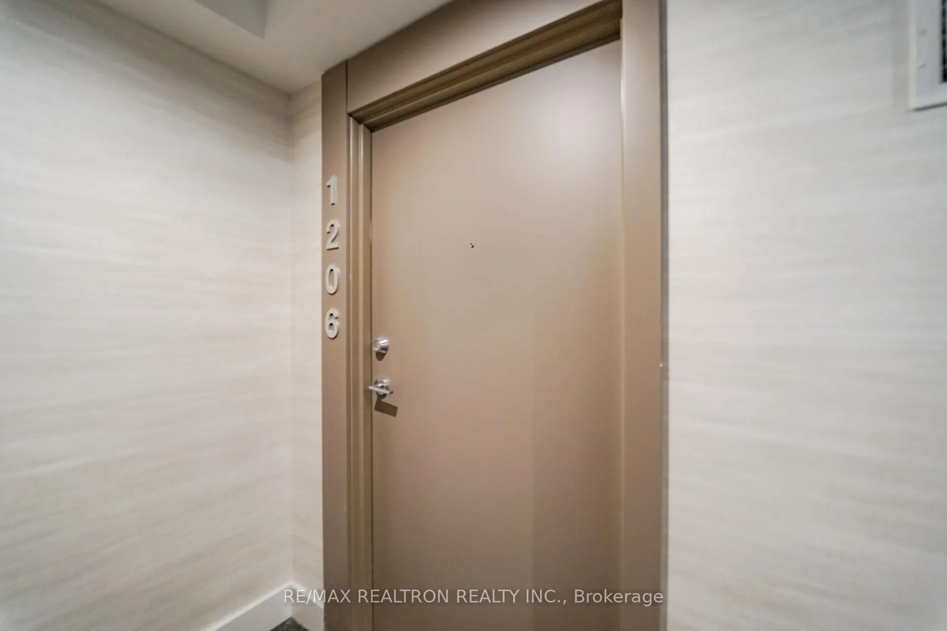 Photo 4 of Unit 1206, 1010 Sandy Beach Road, Pickering, Bay Ridges — HOMEH