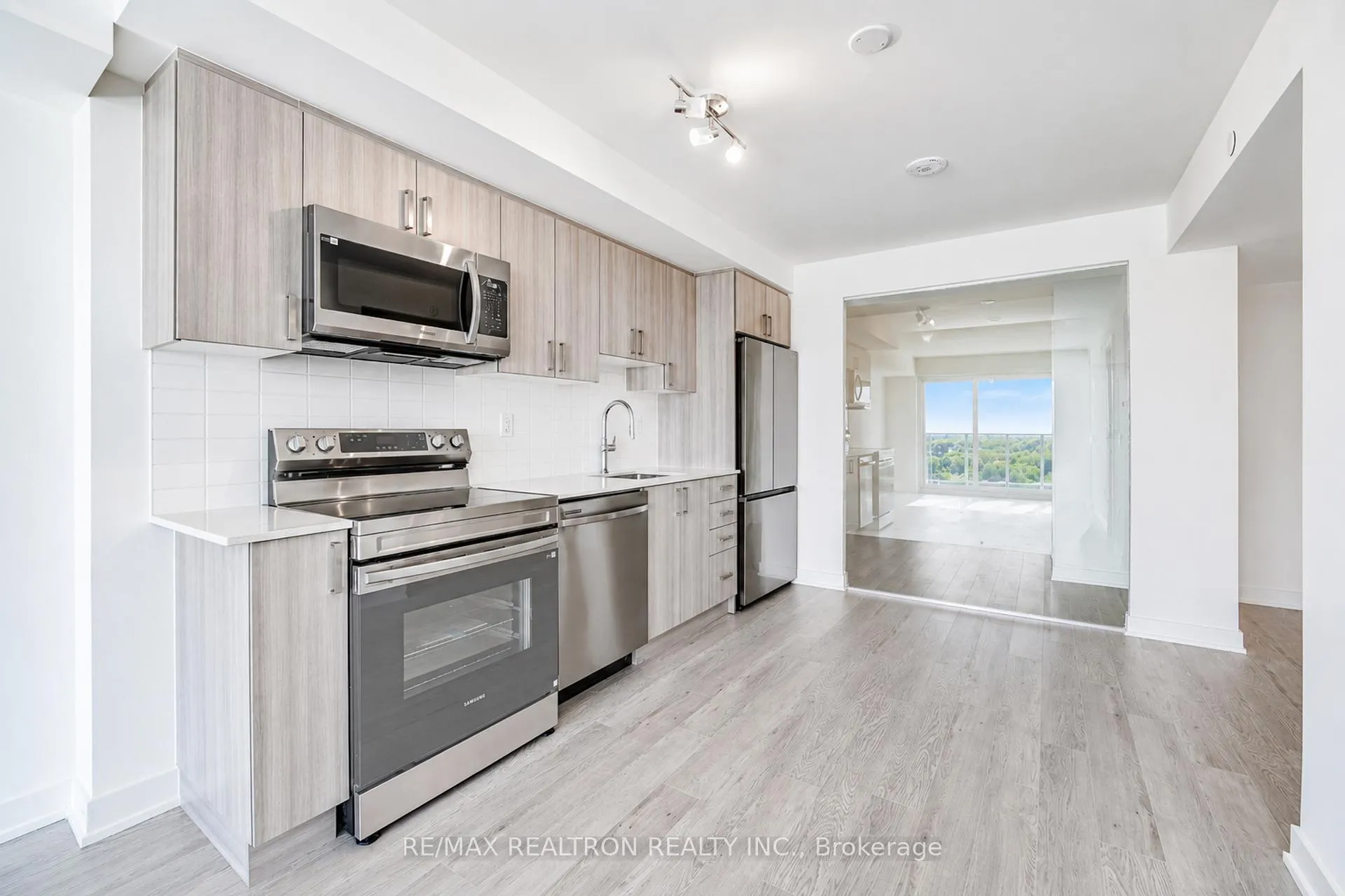 Photo 7 of Unit 1206, 1010 Sandy Beach Road, Pickering, Bay Ridges — HOMEH