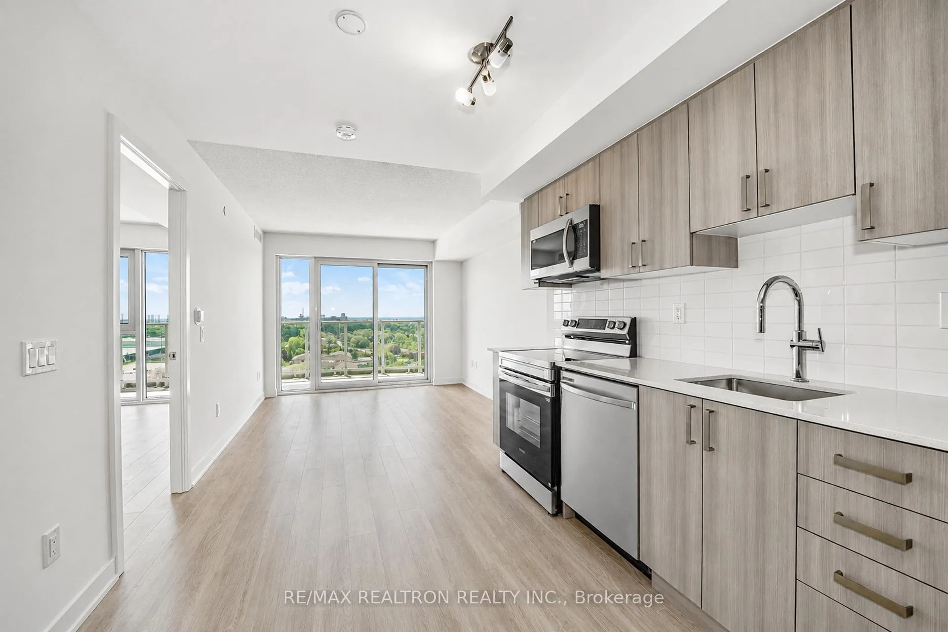 Photo 8 of Unit 1206, 1010 Sandy Beach Road, Pickering, Bay Ridges — HOMEH