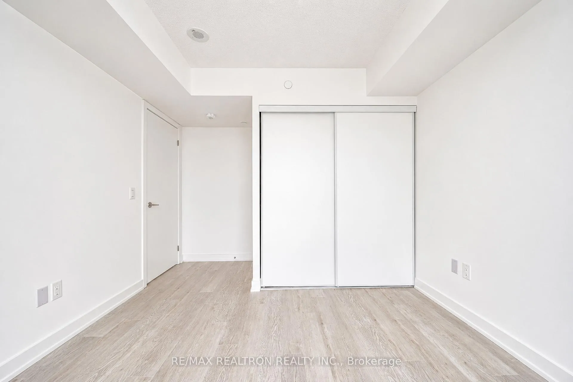 Photo 11 of Unit 1206, 1010 Sandy Beach Road, Pickering, Bay Ridges — HOMEH