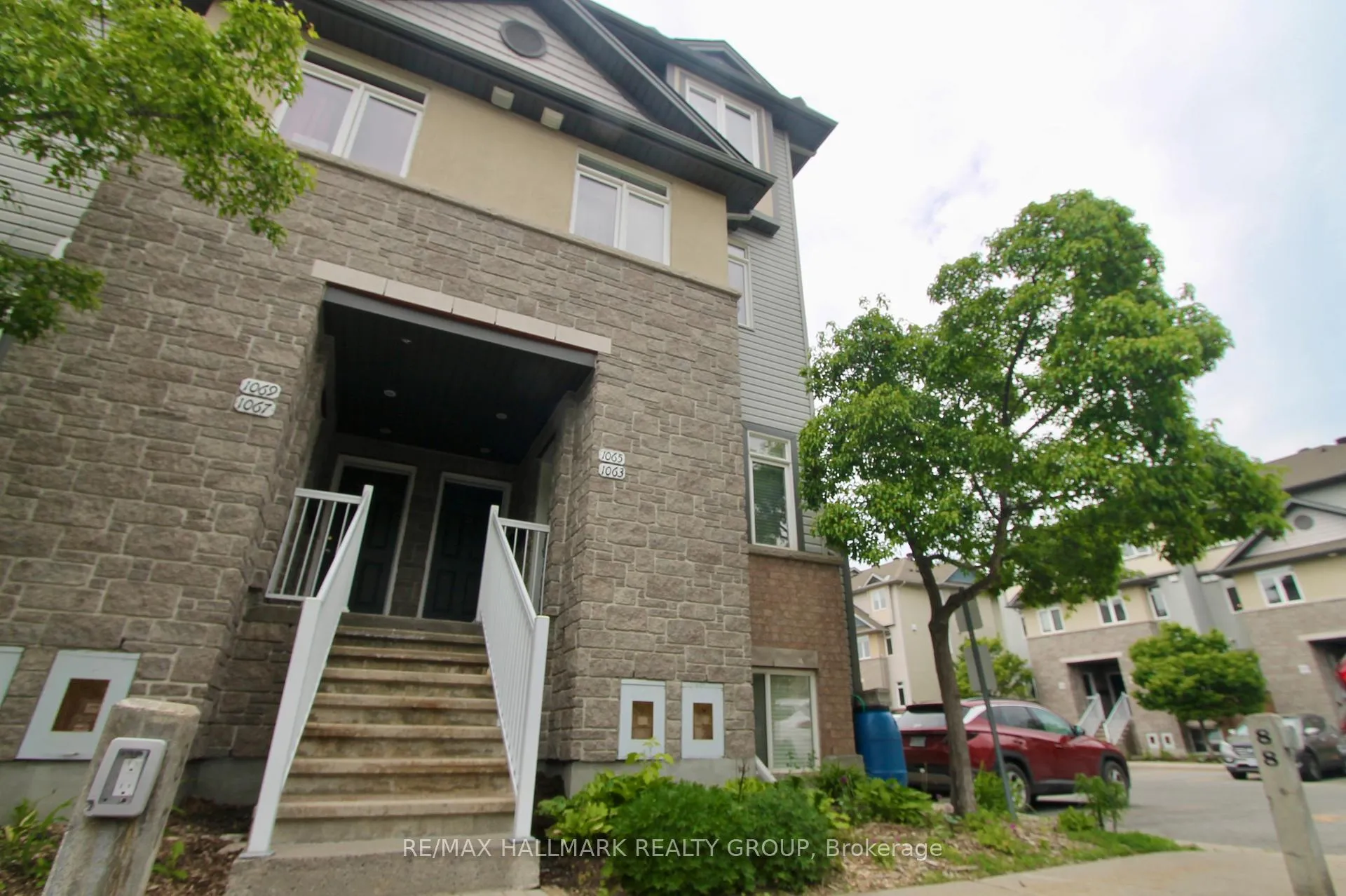Photo 2 of 1063 Redtail Private, Ottawa, Cyrville — HOMEH