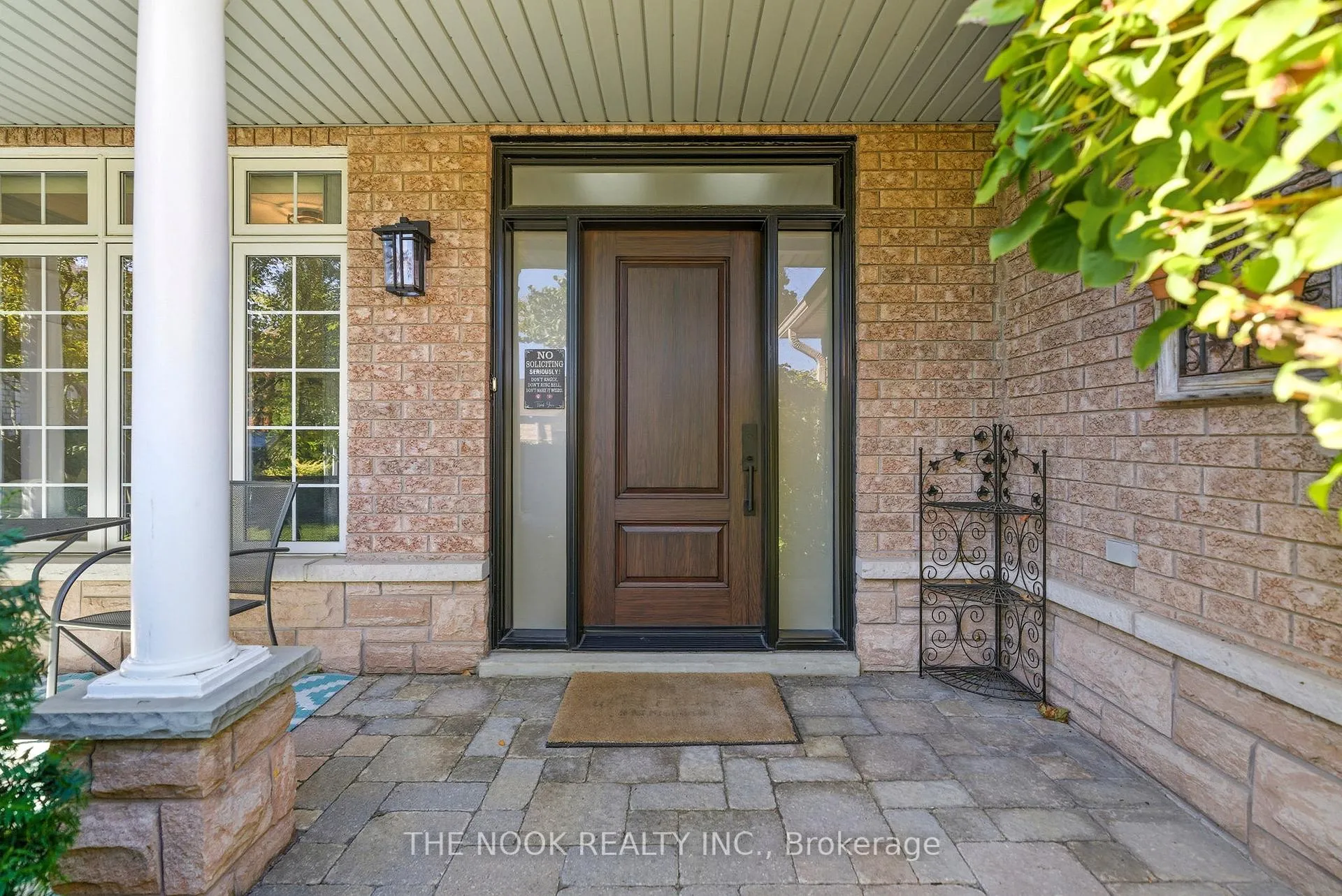 Photo 4 of 42 Bridle Court, Clarington, Courtice — HOMEH