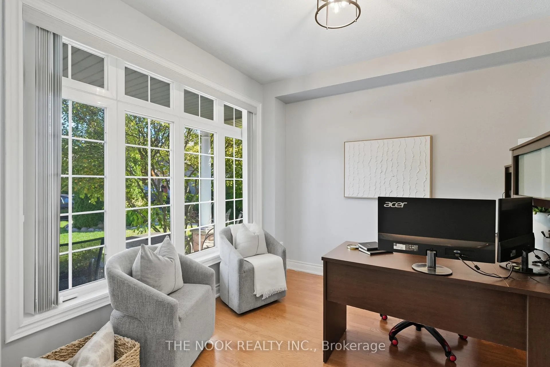Photo 5 of 42 Bridle Court, Clarington, Courtice — HOMEH