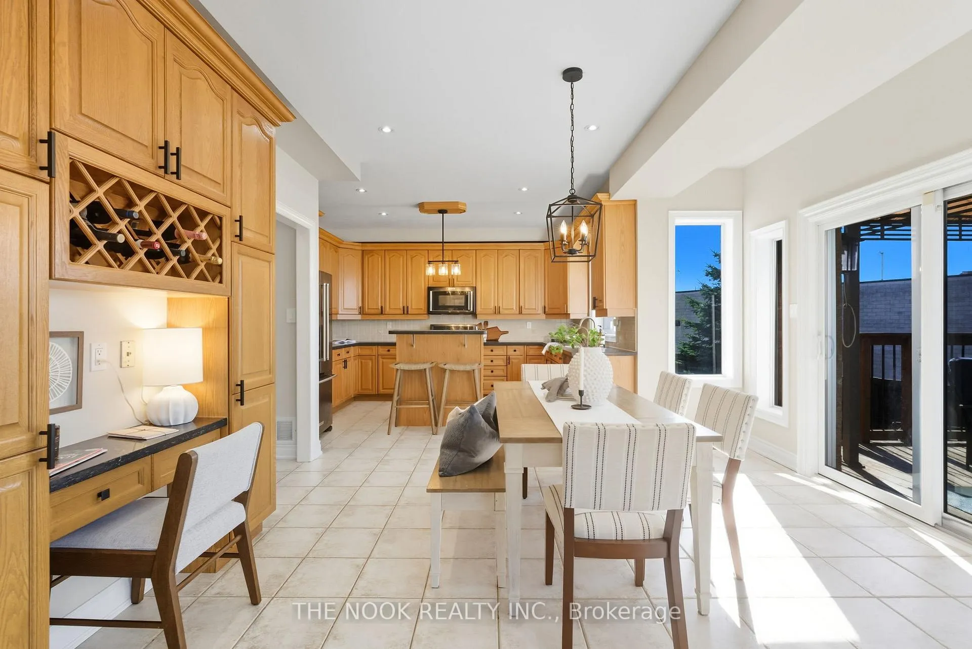 Photo 10 of 42 Bridle Court, Clarington, Courtice — HOMEH