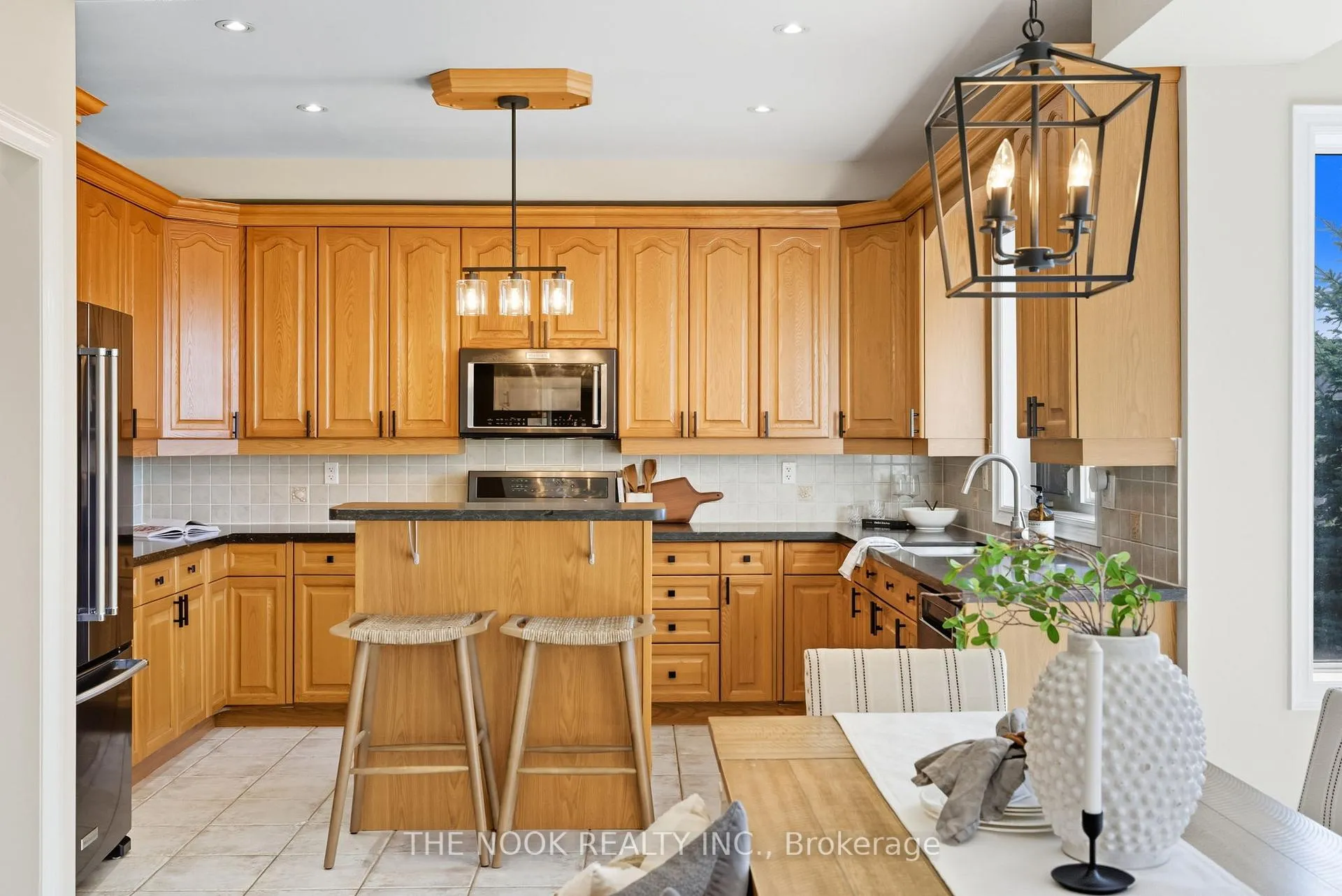 Photo 11 of 42 Bridle Court, Clarington, Courtice — HOMEH