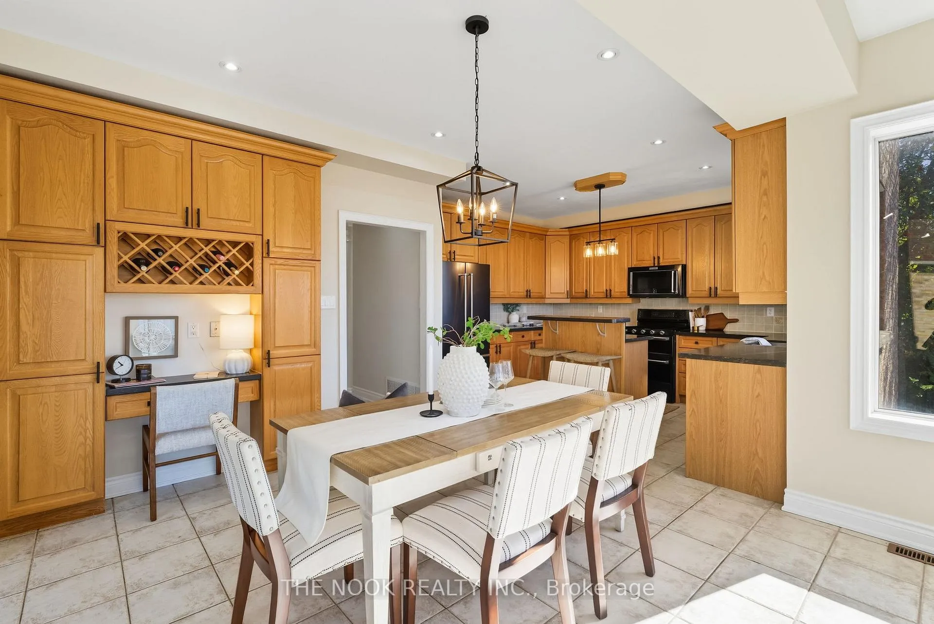 Photo 13 of 42 Bridle Court, Clarington, Courtice — HOMEH