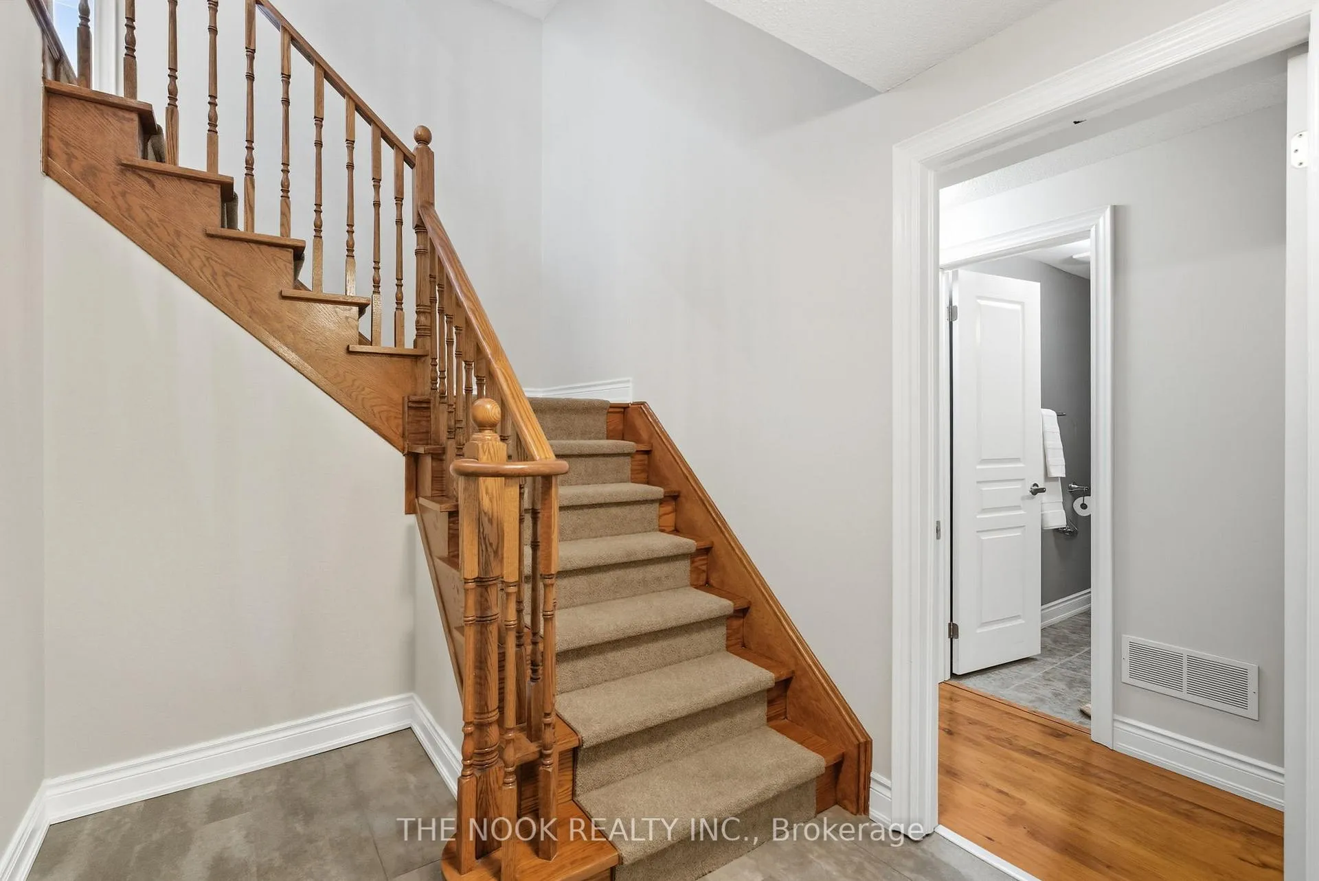 Photo 23 of 42 Bridle Court, Clarington, Courtice — HOMEH
