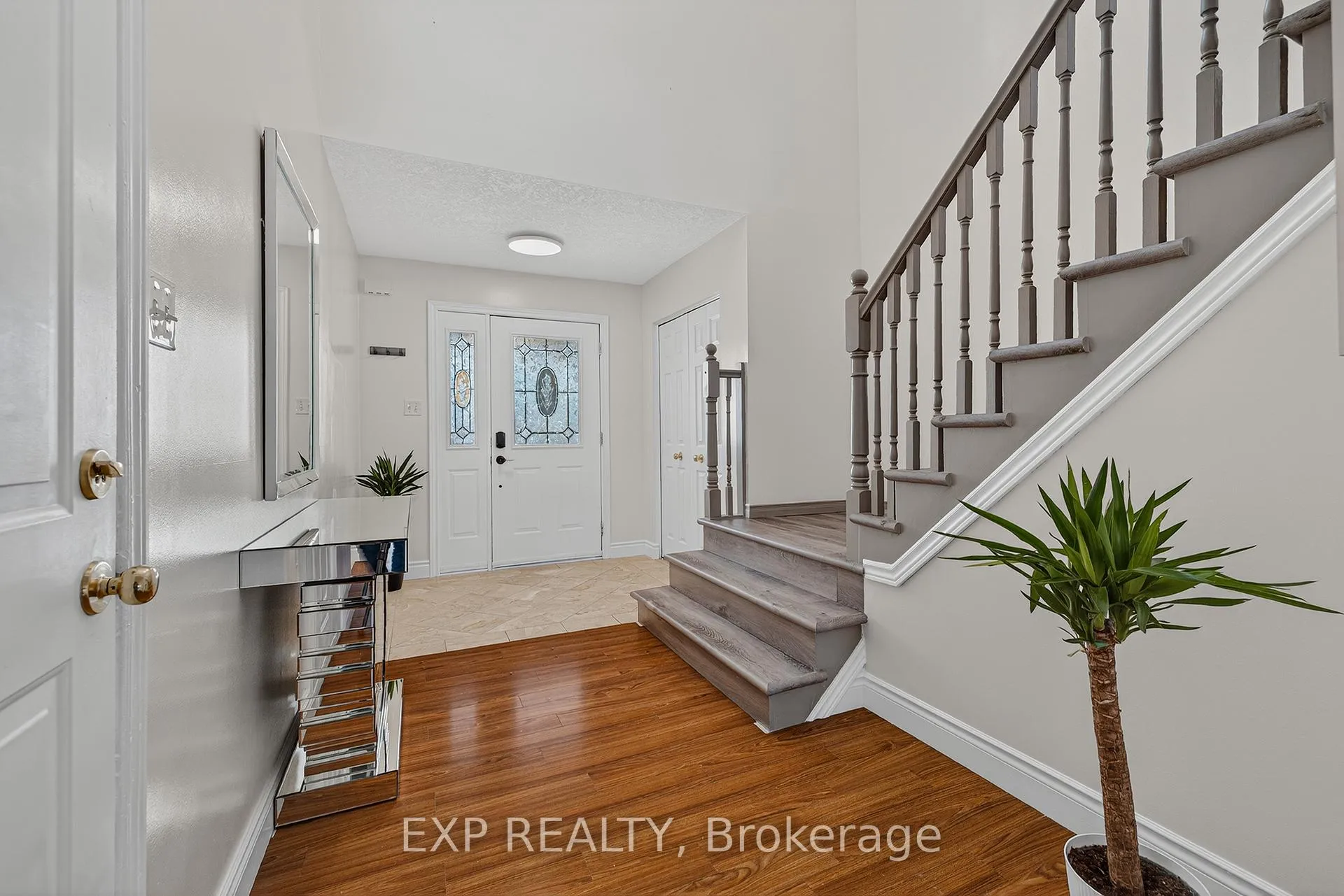Photo 4 of 512 Snowdrop Court, Kitchener, Larentian West — HOMEH