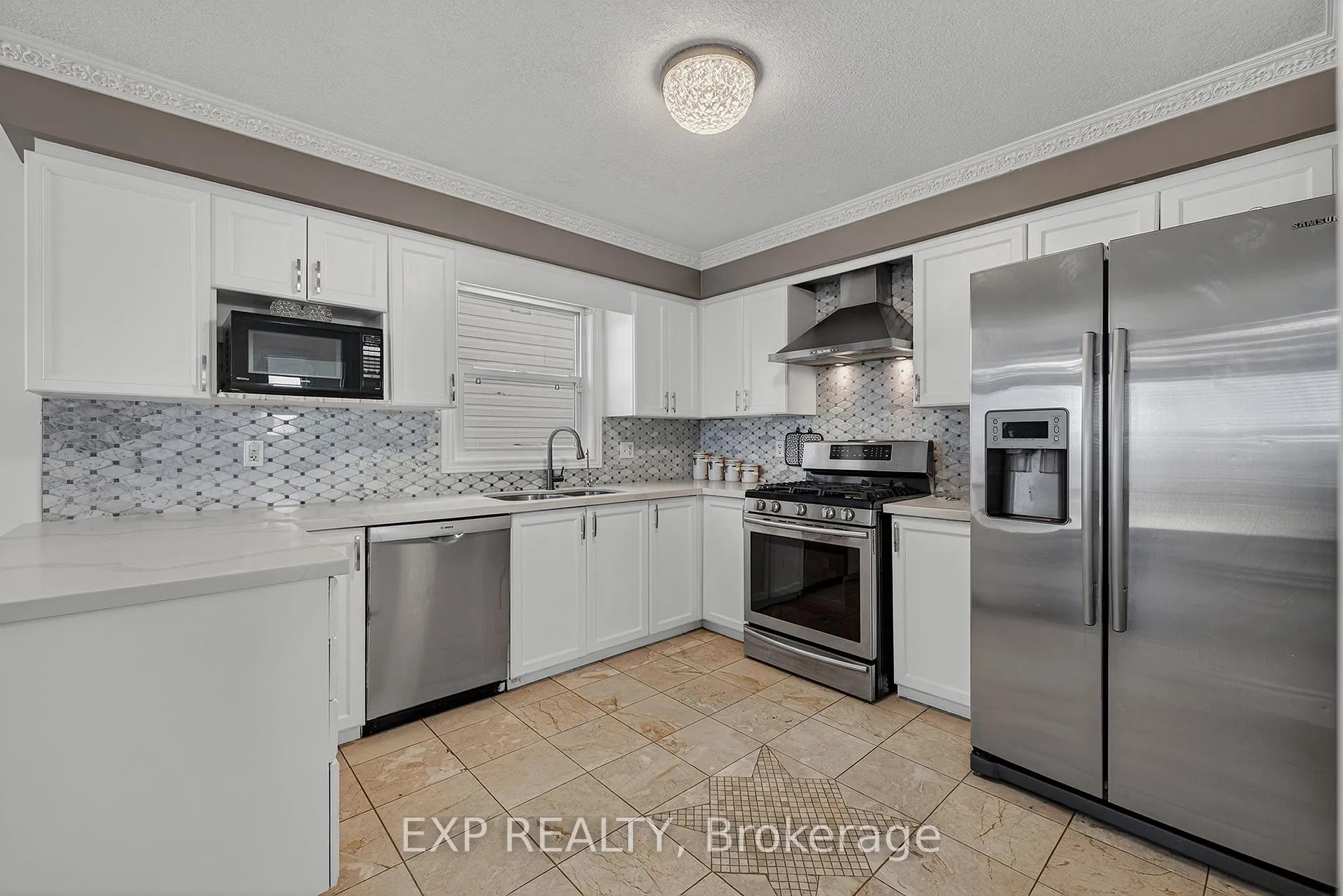 Photo 8 of 512 Snowdrop Court, Kitchener, Larentian West — HOMEH