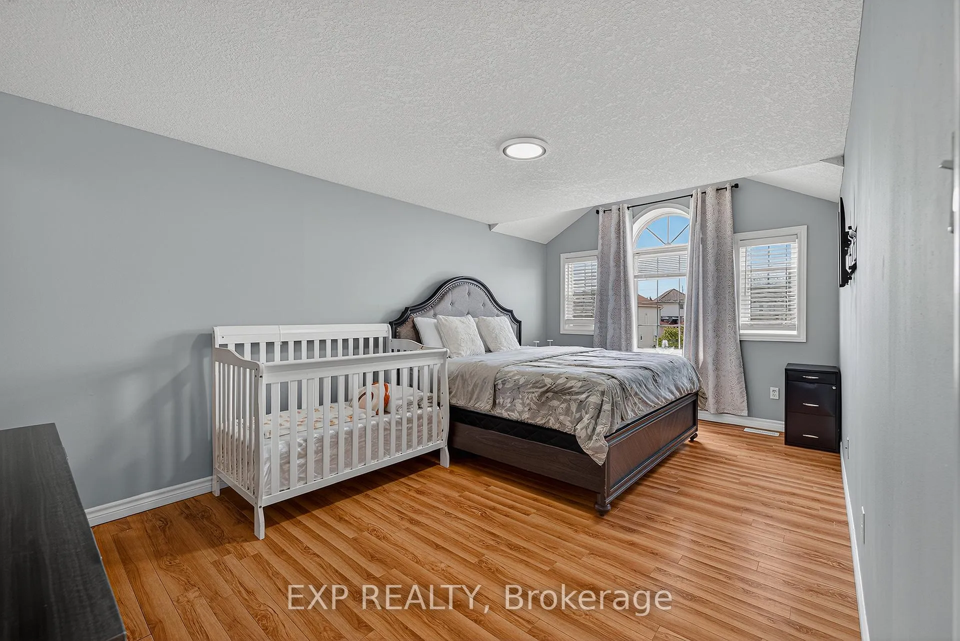 Photo 19 of 512 Snowdrop Court, Kitchener, Larentian West — HOMEH