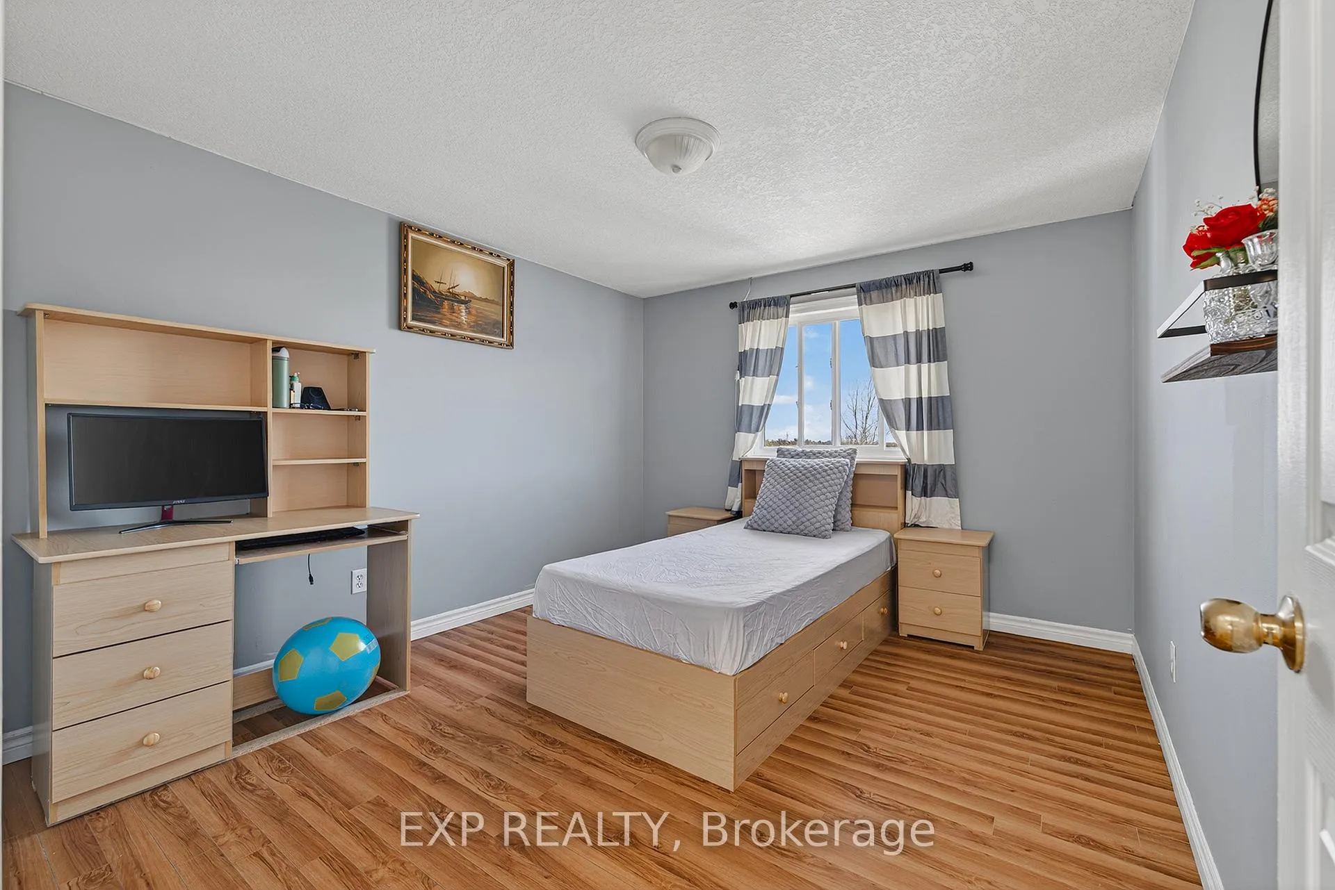 Photo 22 of 512 Snowdrop Court, Kitchener, Larentian West — HOMEH
