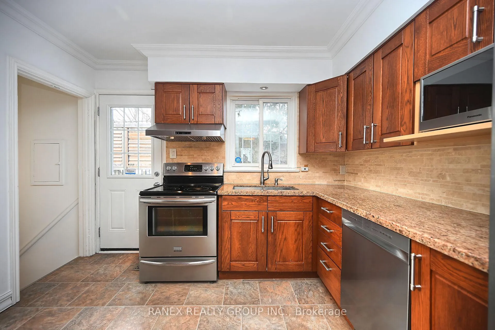 Photo 14 of 76 Eldomar Avenue, Brampton, Brampton East — HOMEH