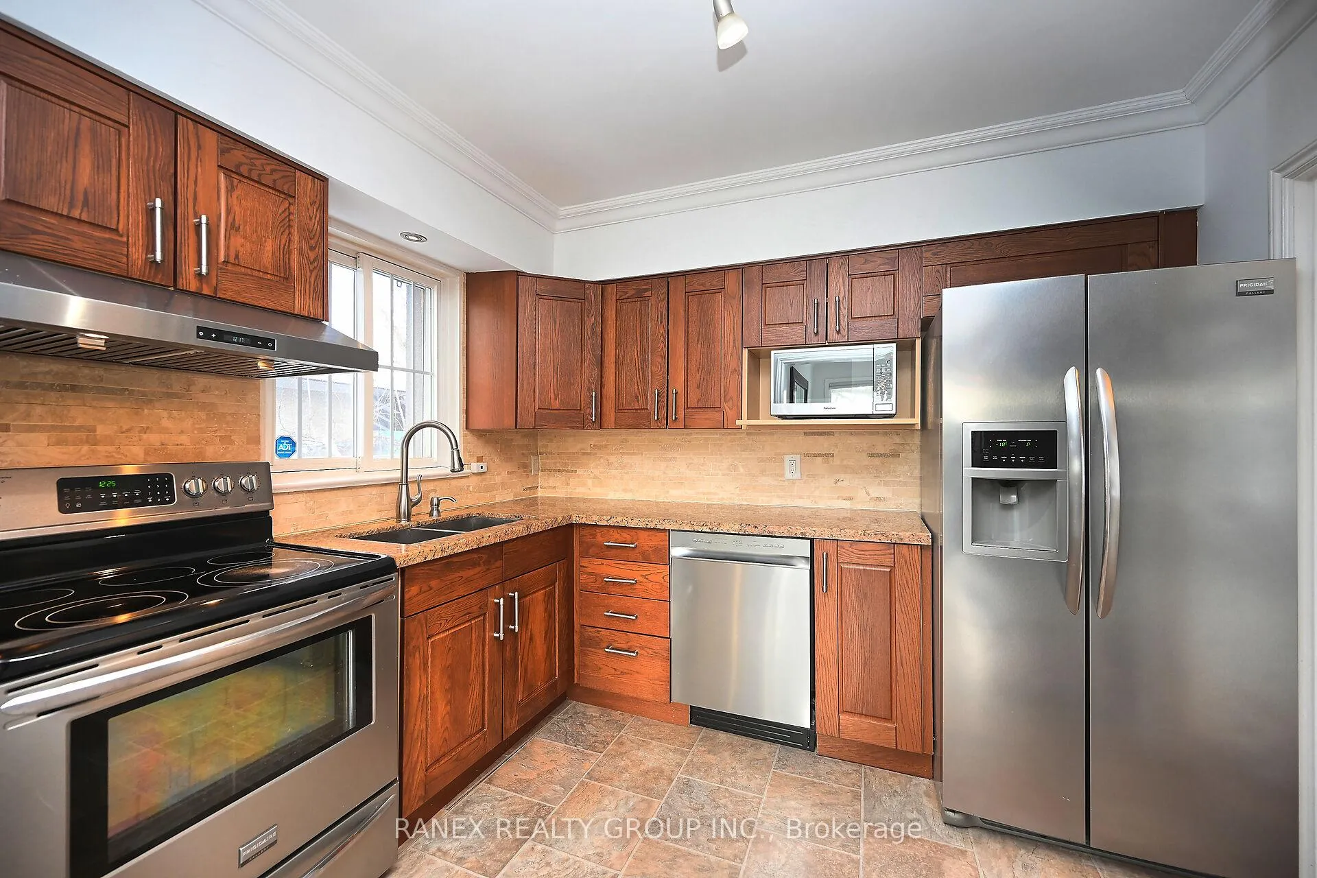 Photo 15 of 76 Eldomar Avenue, Brampton, Brampton East — HOMEH