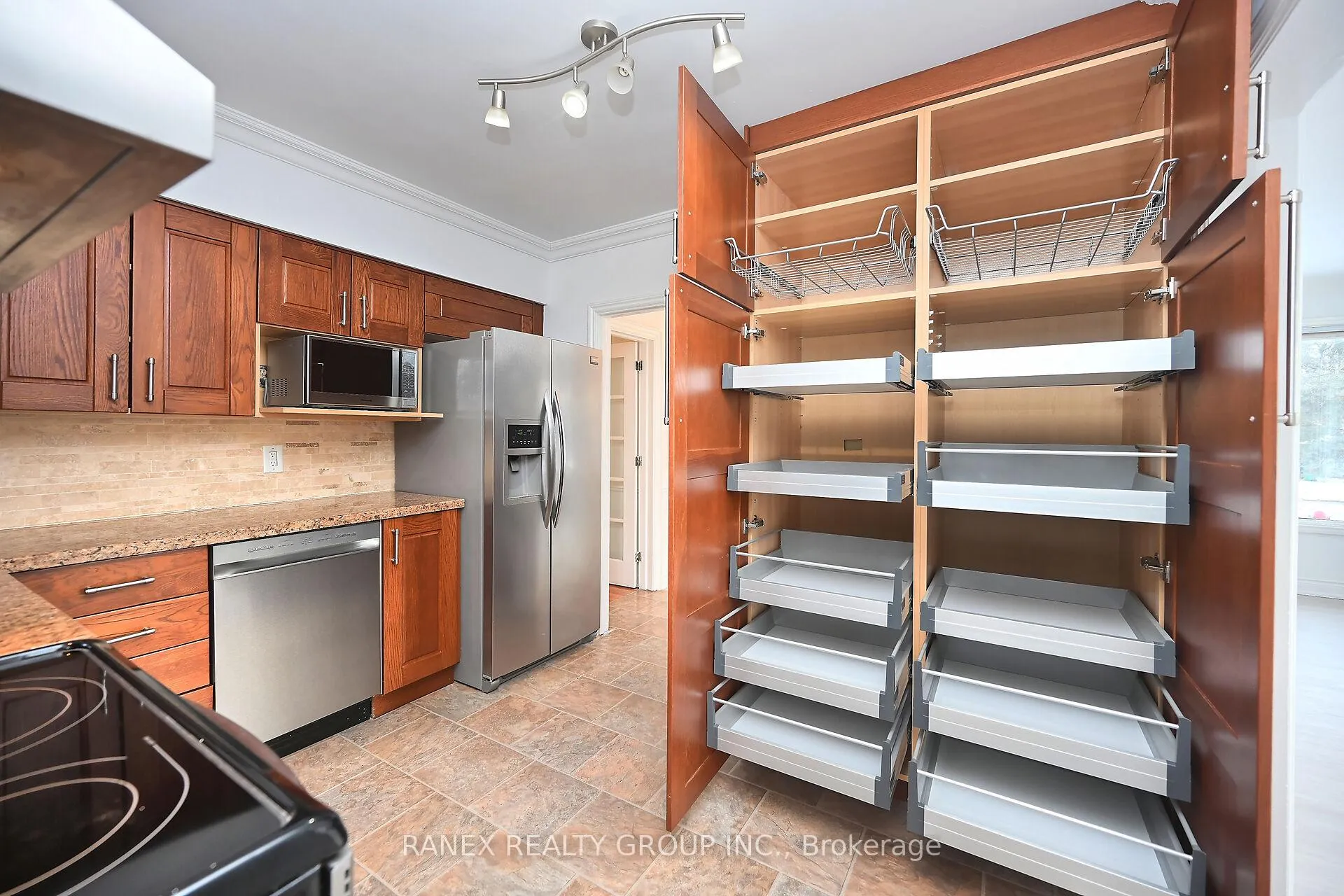 Photo 18 of 76 Eldomar Avenue, Brampton, Brampton East — HOMEH