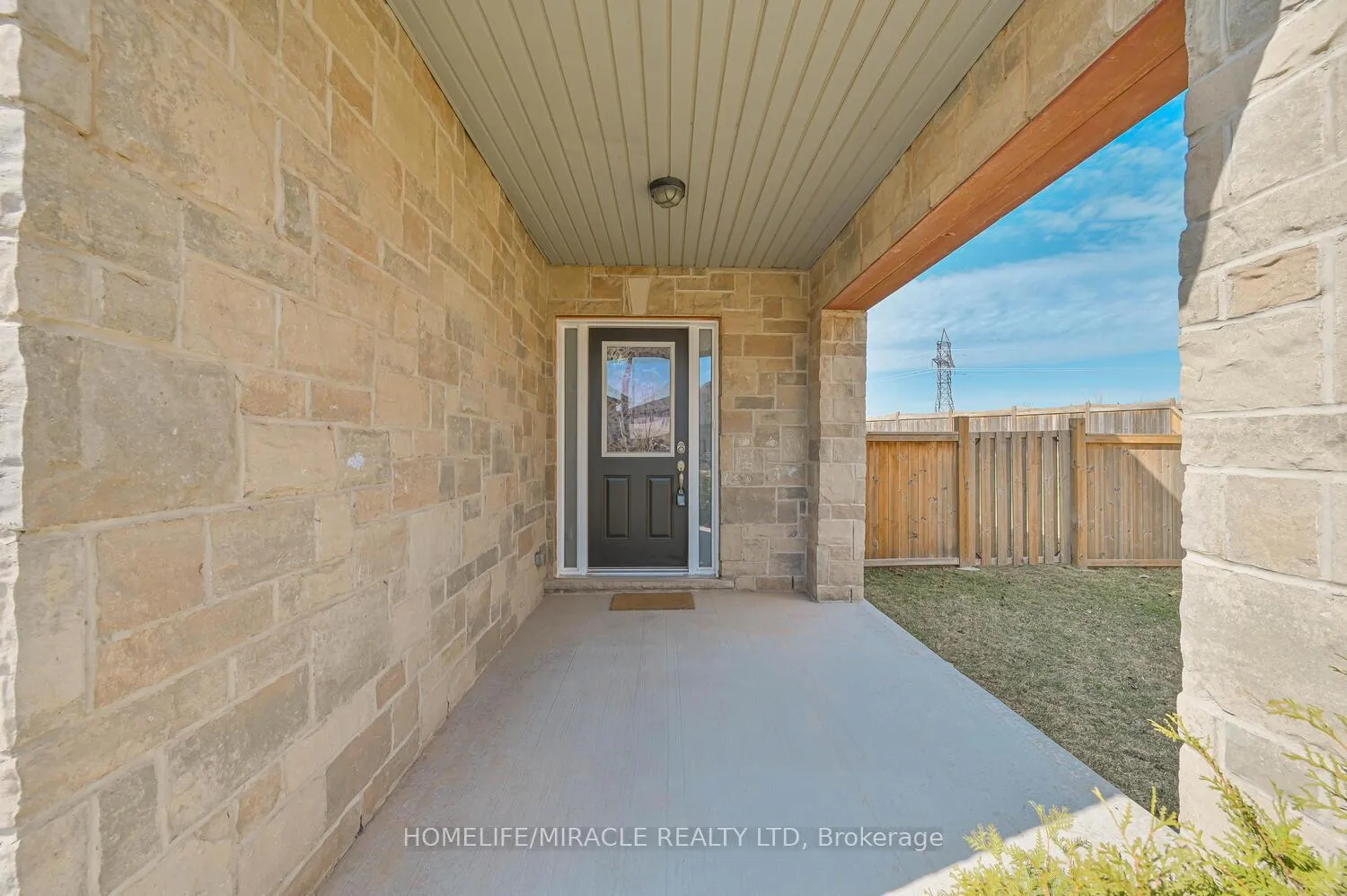 Photo 5 of Unit Upper, 23 Pinot Crescent, Hamilton, Stoney Creek — HOMEH