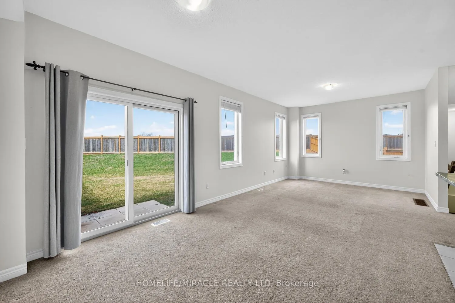 Photo 10 of Unit Upper, 23 Pinot Crescent, Hamilton, Stoney Creek — HOMEH