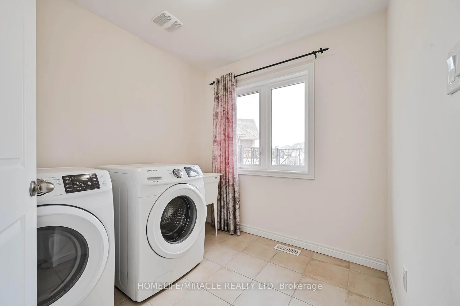 Photo 42 of Unit Upper, 23 Pinot Crescent, Hamilton, Stoney Creek — HOMEH