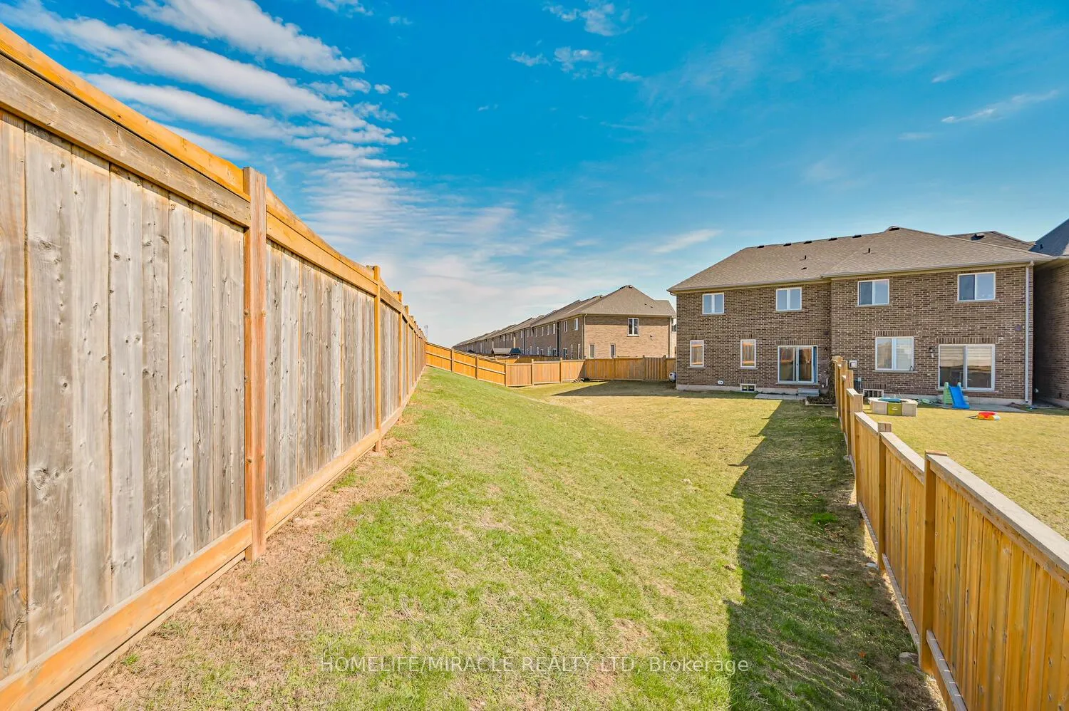 Photo 48 of Unit Upper, 23 Pinot Crescent, Hamilton, Stoney Creek — HOMEH
