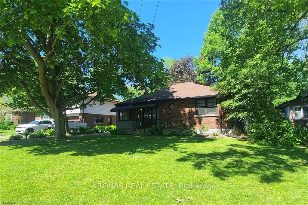 Photo 4 of 38 Helen Street, Hamilton, Dundas — HOMEH