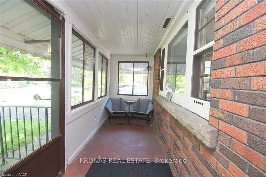 Photo 5 of 38 Helen Street, Hamilton, Dundas — HOMEH