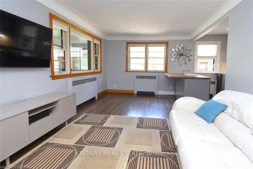 Photo 11 of 38 Helen Street, Hamilton, Dundas — HOMEH