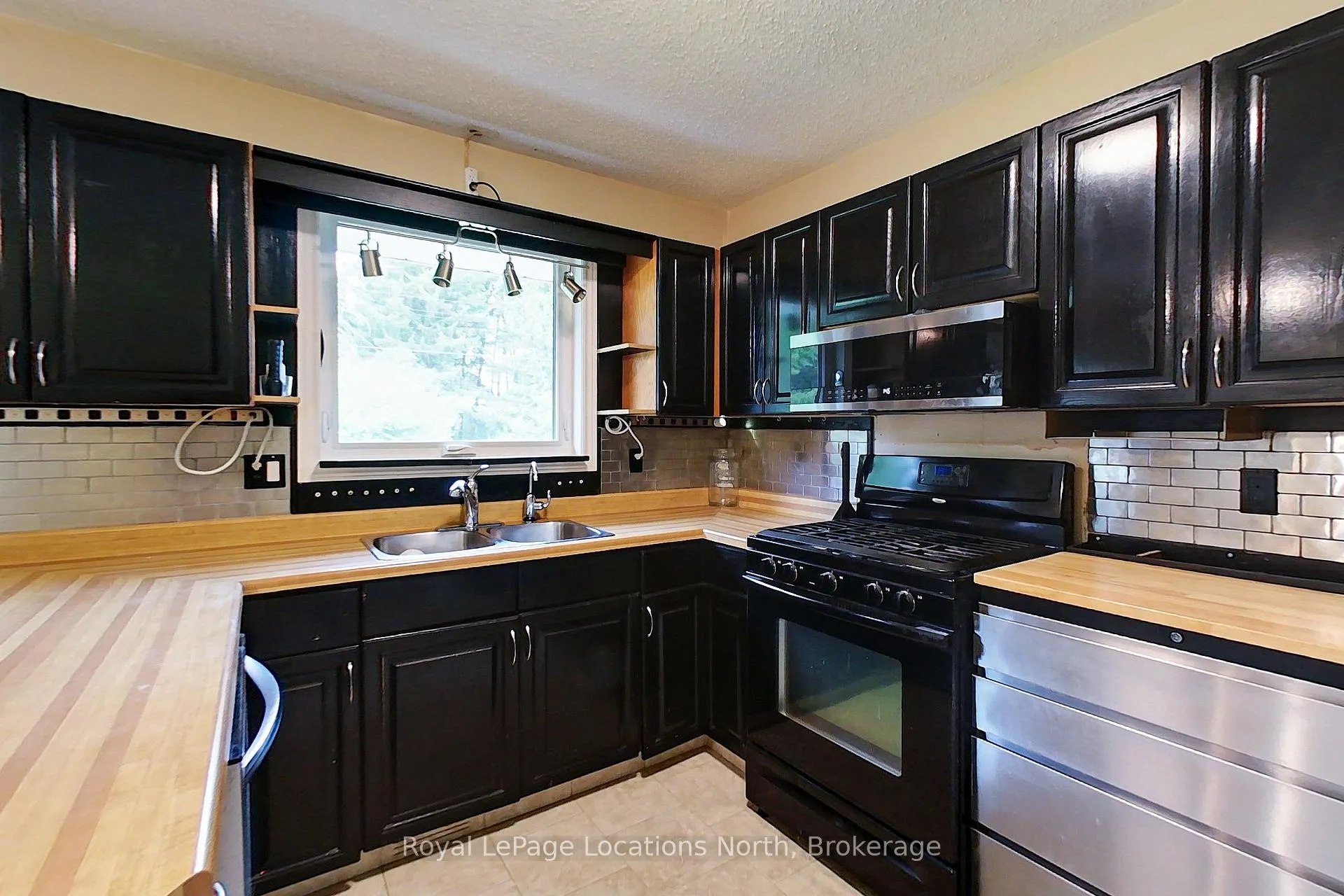 Photo 7 of 226032 Centreville Road, Meaford — HOMEH