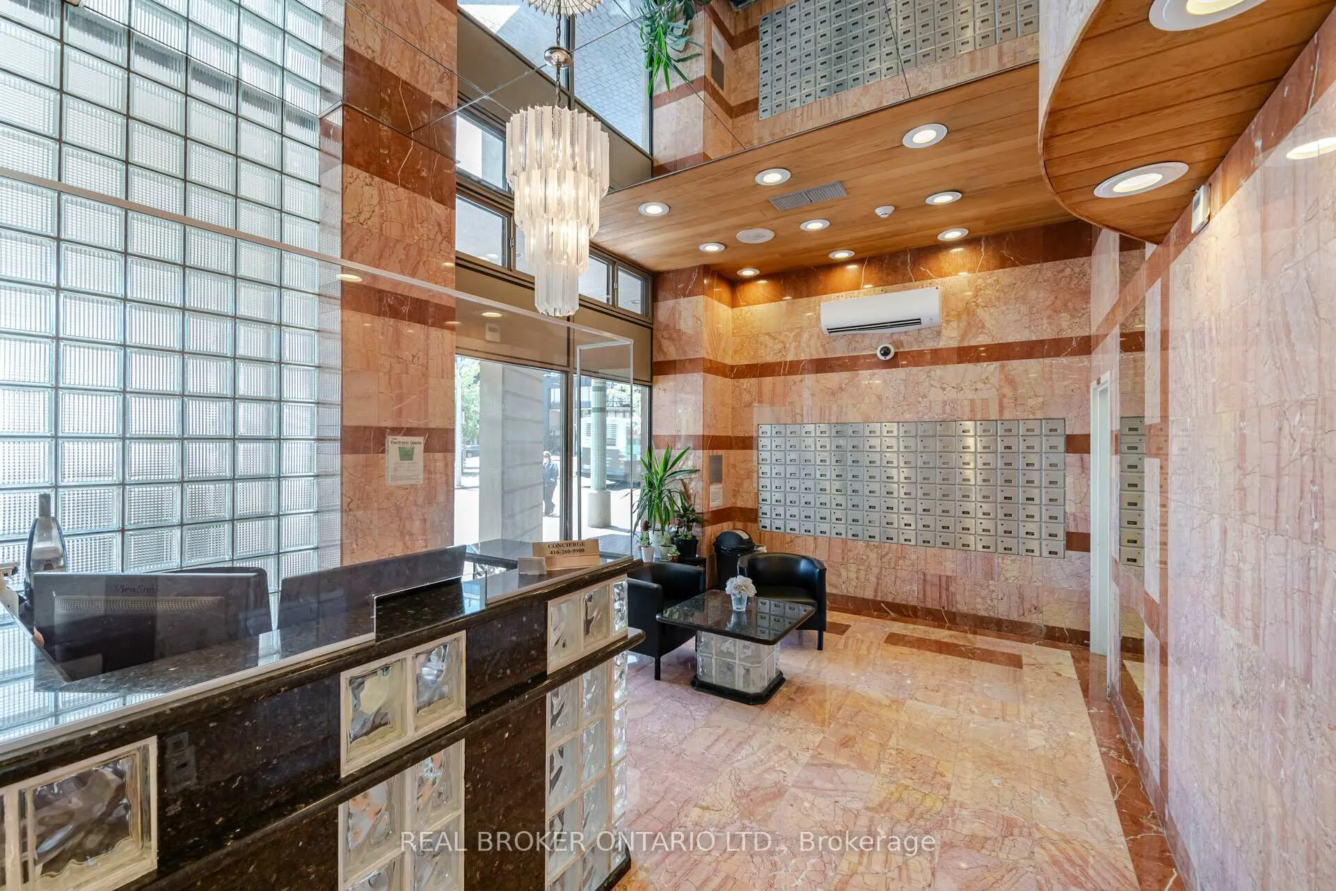Photo 4 of Unit 604, 250 Queens Quay W, Toronto, Waterfront Communities — HOMEH