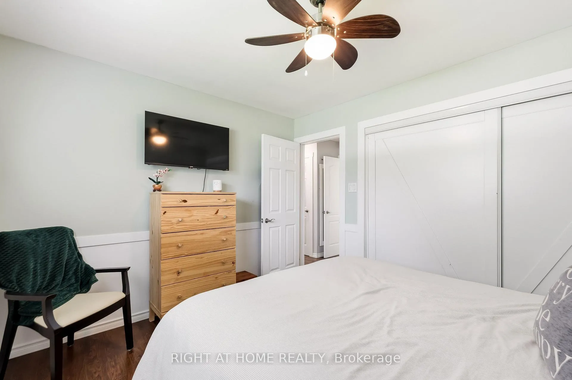 Photo 17 of 969 Rae Avenue, Selwyn — HOMEH