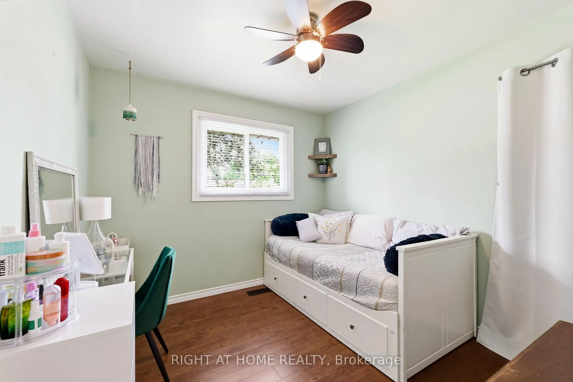 Photo 21 of 969 Rae Avenue, Selwyn — HOMEH