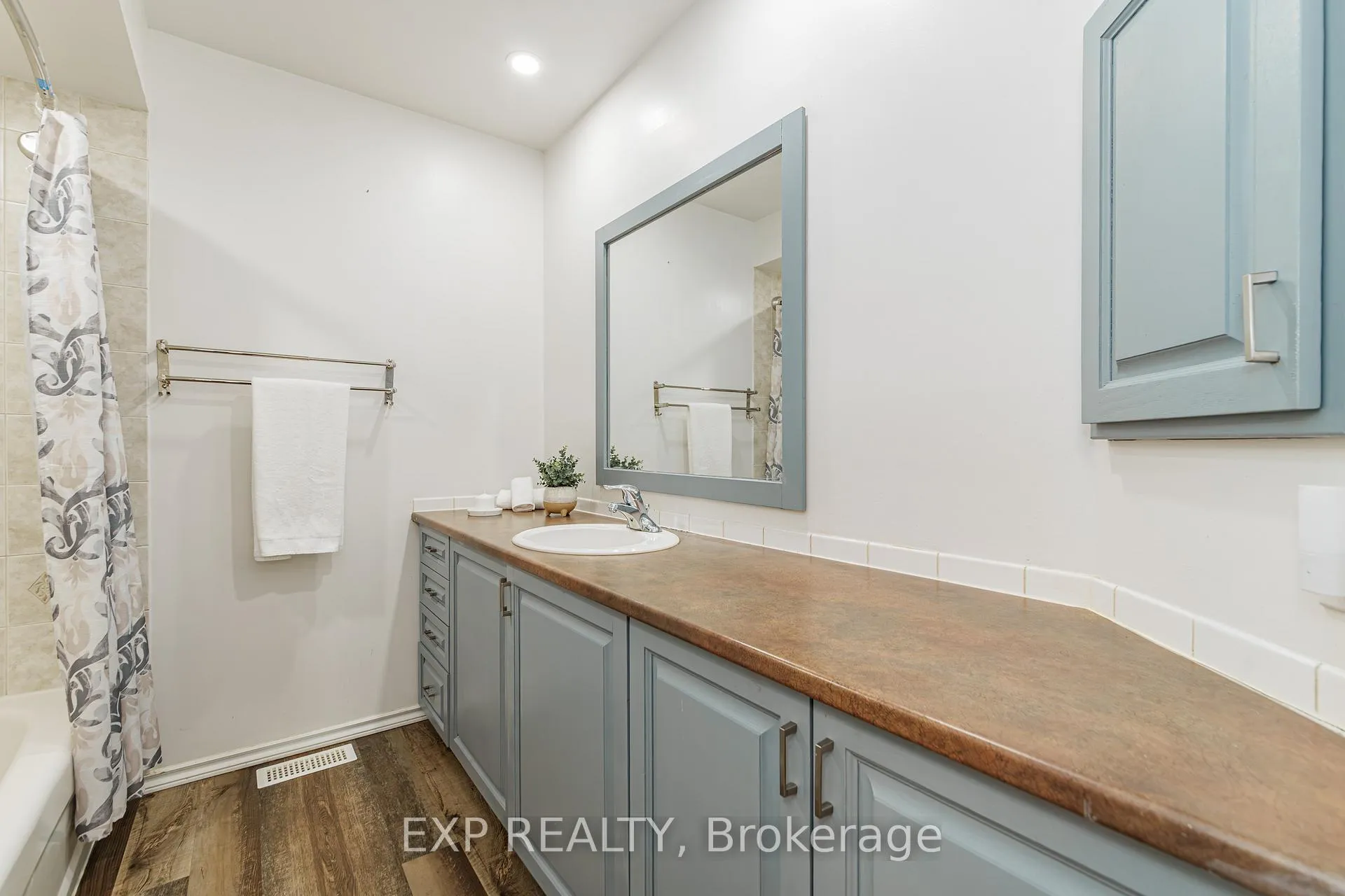 Photo 26 of 569 Aquaview Drive, Ottawa, Avalon East — HOMEH