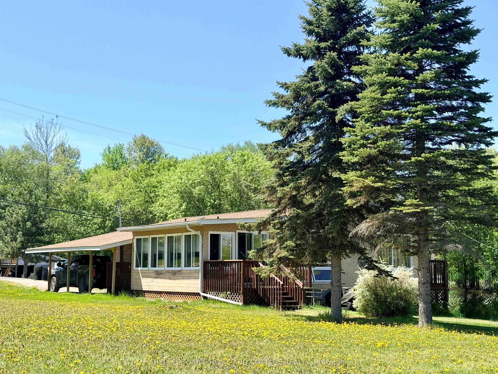 Photo 2 of 1402 Ottawa Street, Kenora, Keewatin — HOMEH