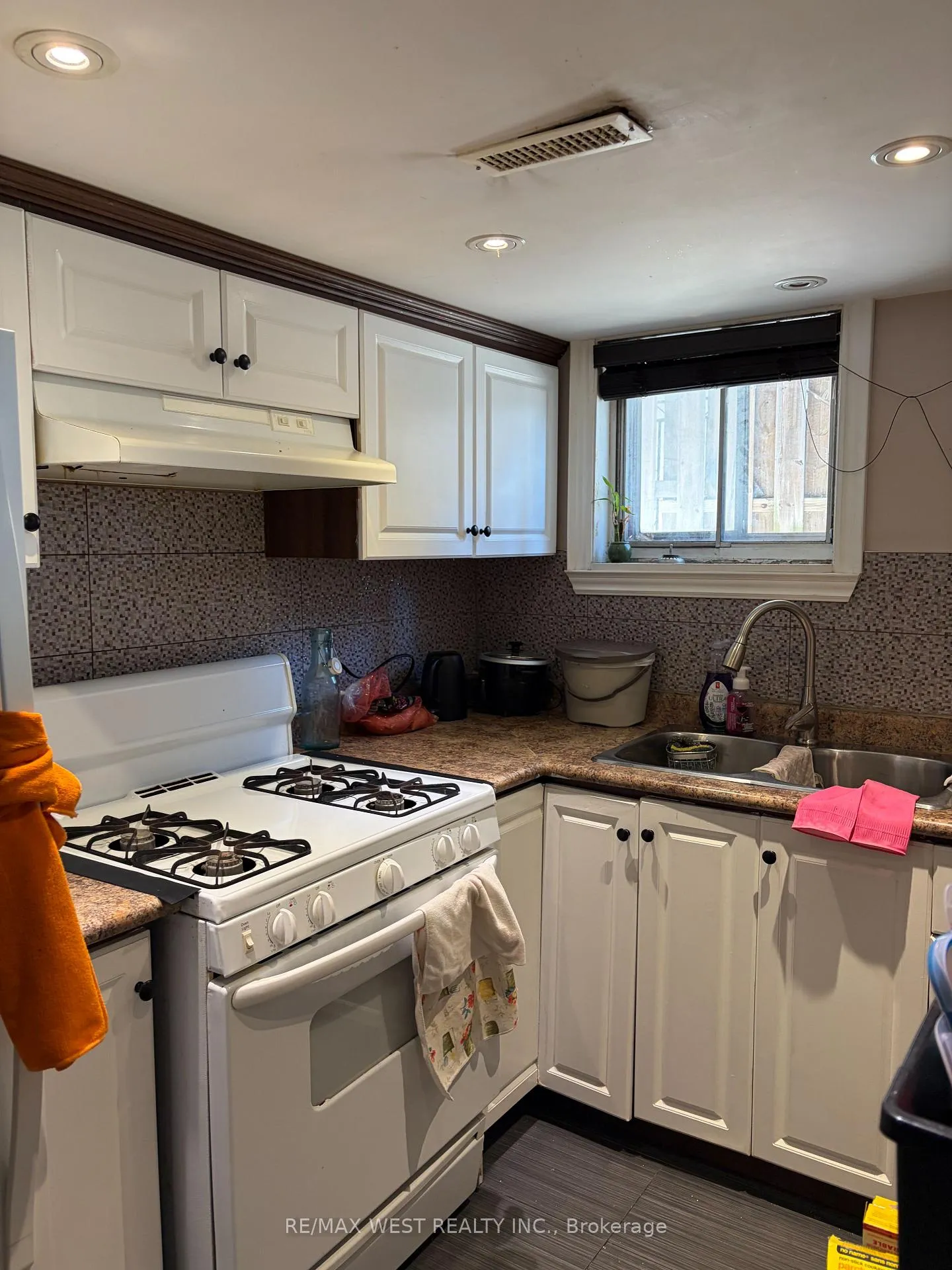 Photo 16 of Unit Basement, 247 Lansdowne Avenue, Toronto, Little Portugal — HOMEH