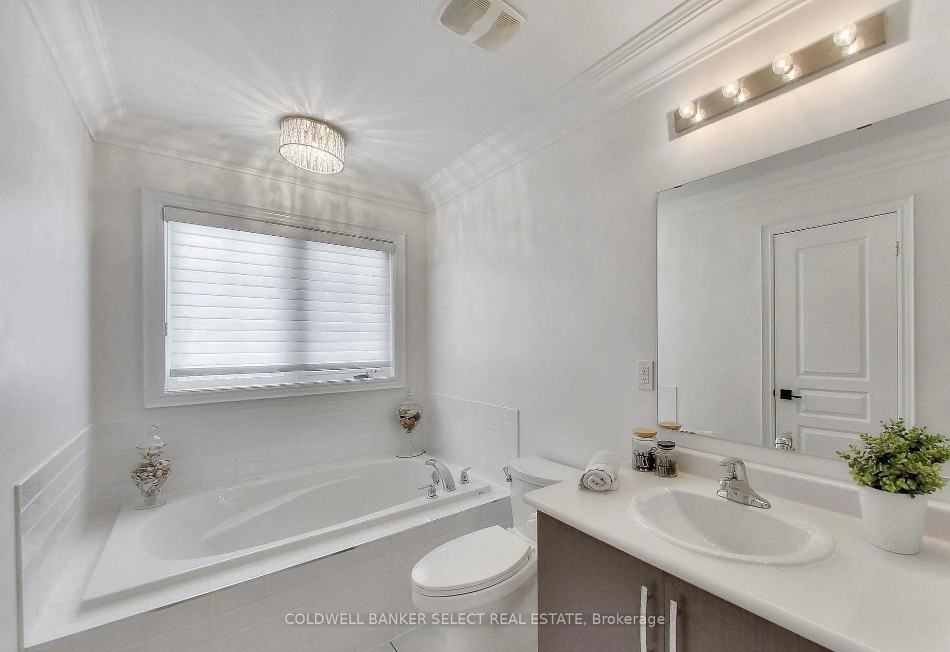 Photo 16 of 37 Alexie Way, Vaughan, Vellore Village — HOMEH