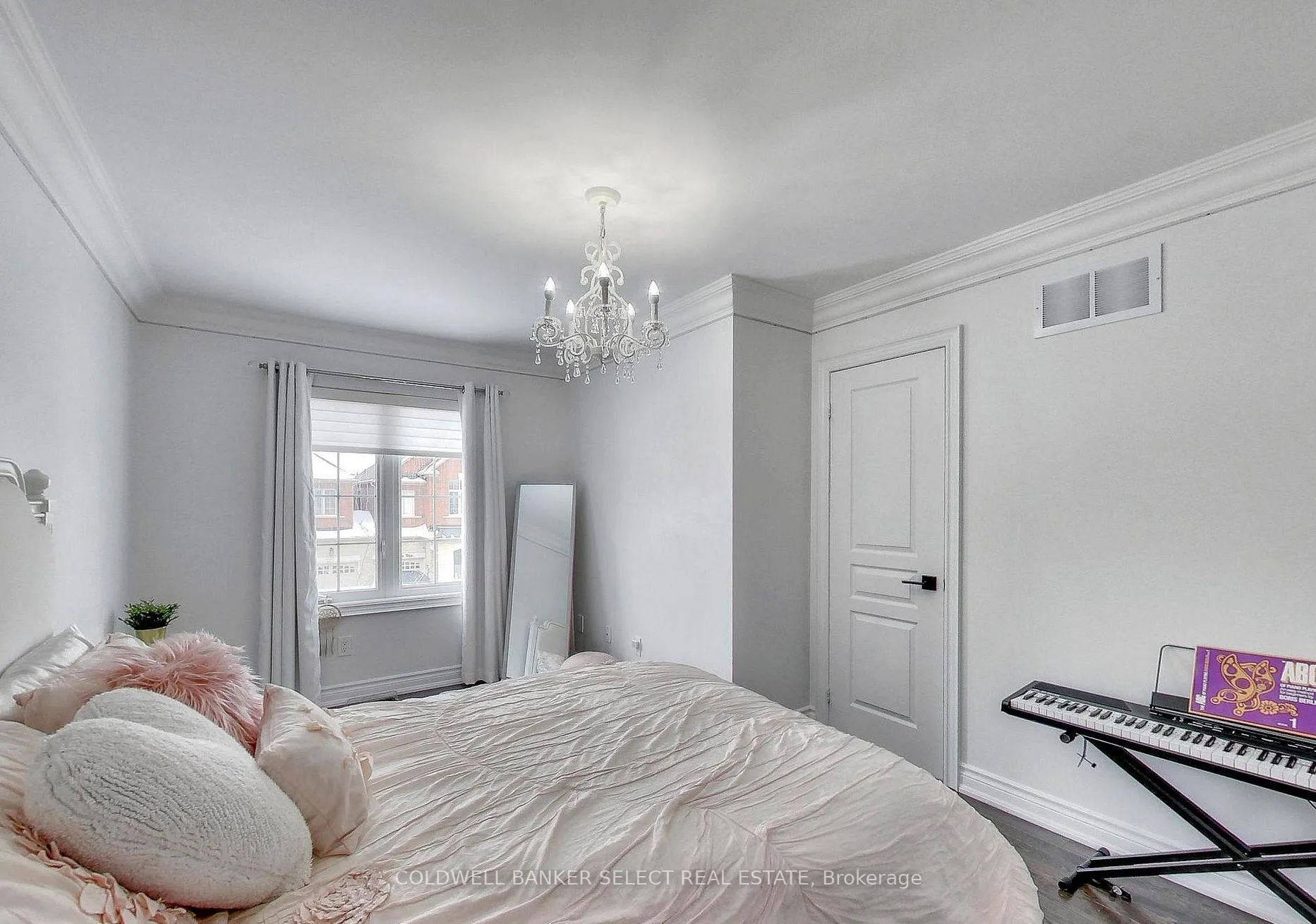 Photo 18 of 37 Alexie Way, Vaughan, Vellore Village — HOMEH