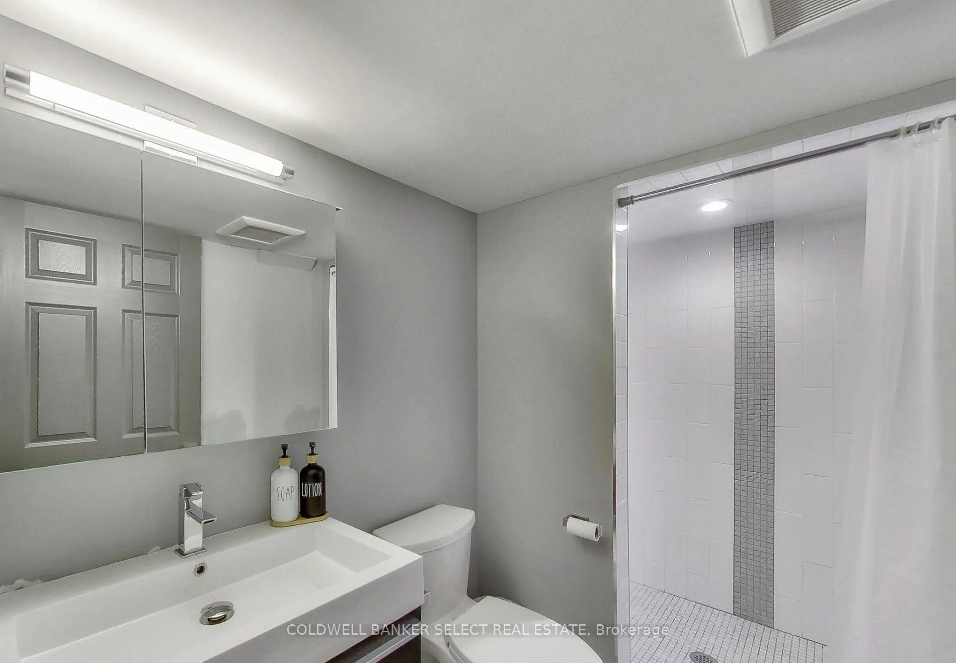 Photo 23 of 37 Alexie Way, Vaughan, Vellore Village — HOMEH