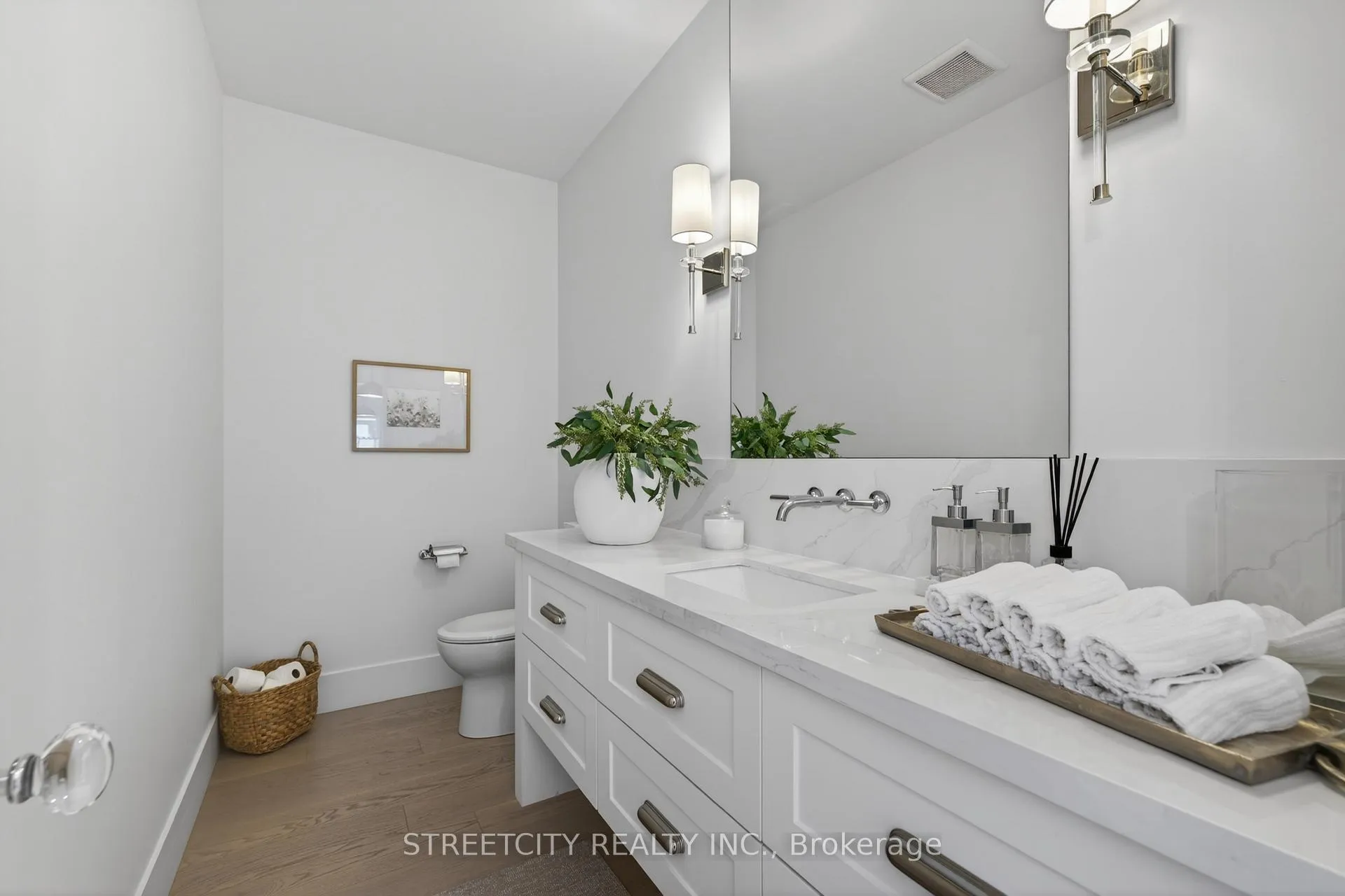 Photo 6 of 3331 Regiment Road, London, South V — HOMEH