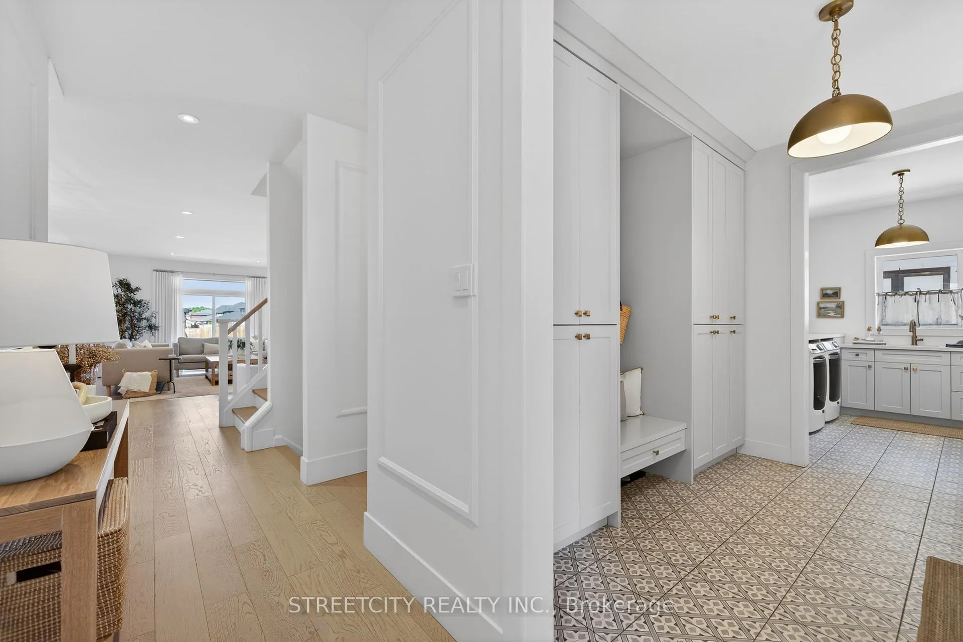 Photo 7 of 3331 Regiment Road, London, South V — HOMEH