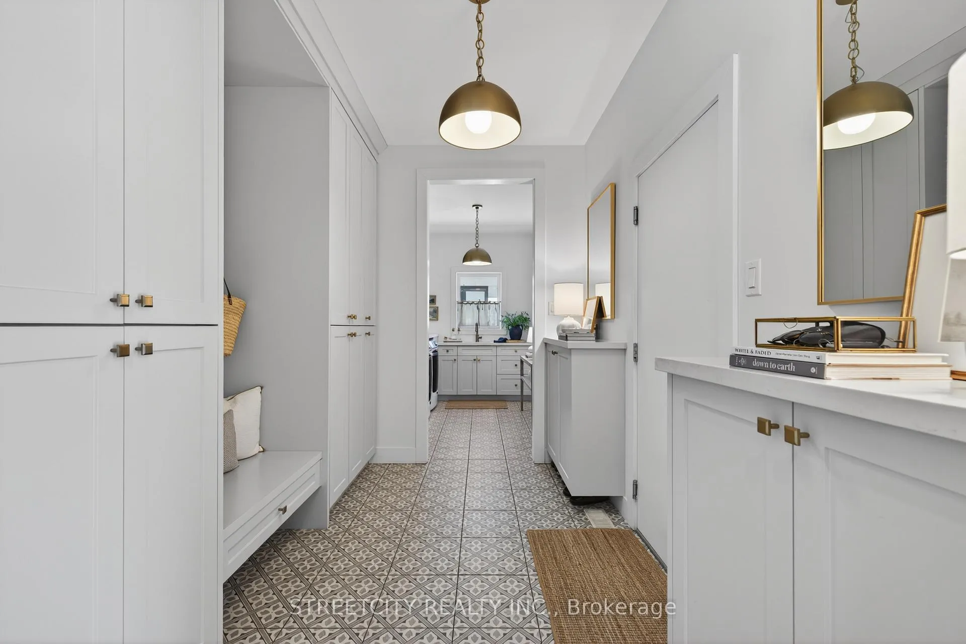 Photo 8 of 3331 Regiment Road, London, South V — HOMEH