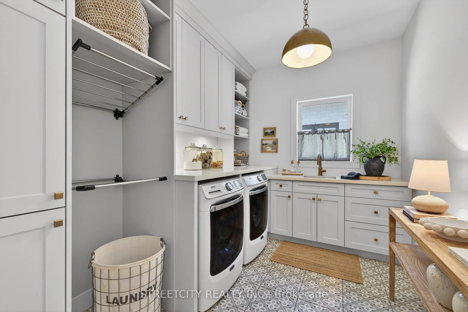 Photo 9 of 3331 Regiment Road, London, South V — HOMEH