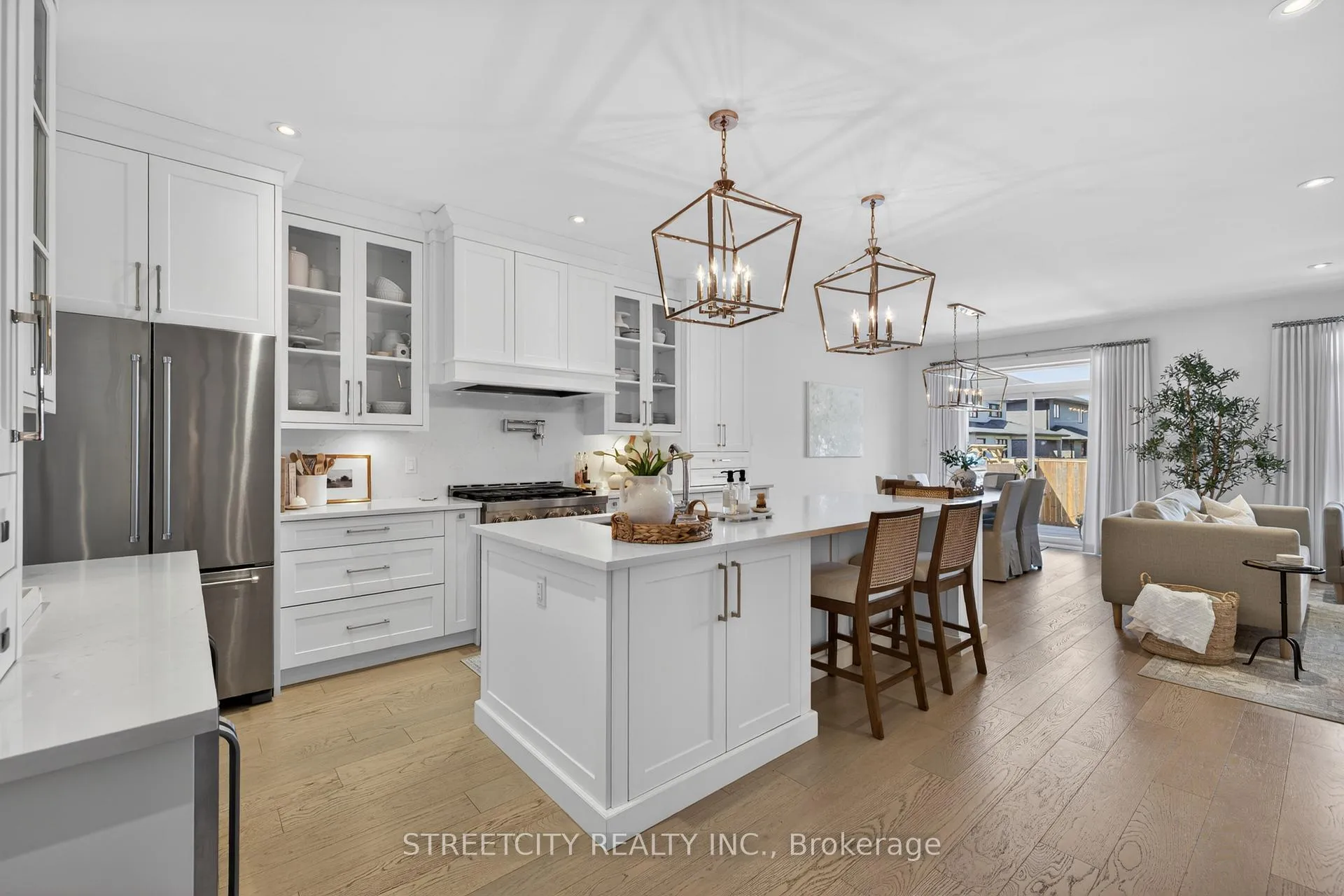Photo 10 of 3331 Regiment Road, London, South V — HOMEH