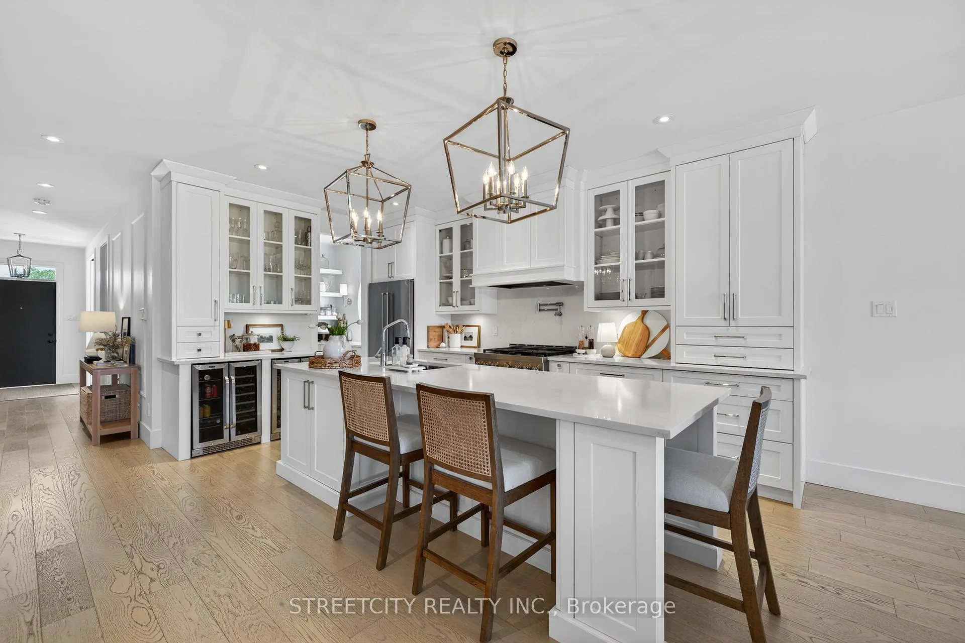 Photo 12 of 3331 Regiment Road, London, South V — HOMEH