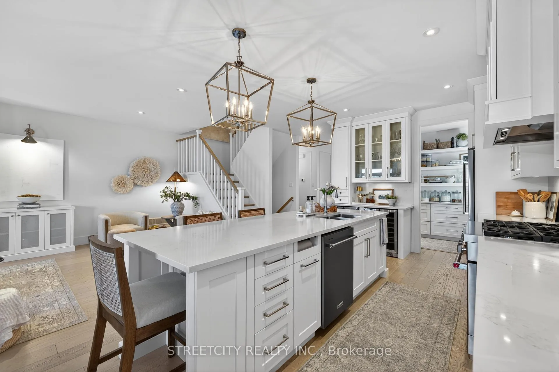 Photo 14 of 3331 Regiment Road, London, South V — HOMEH