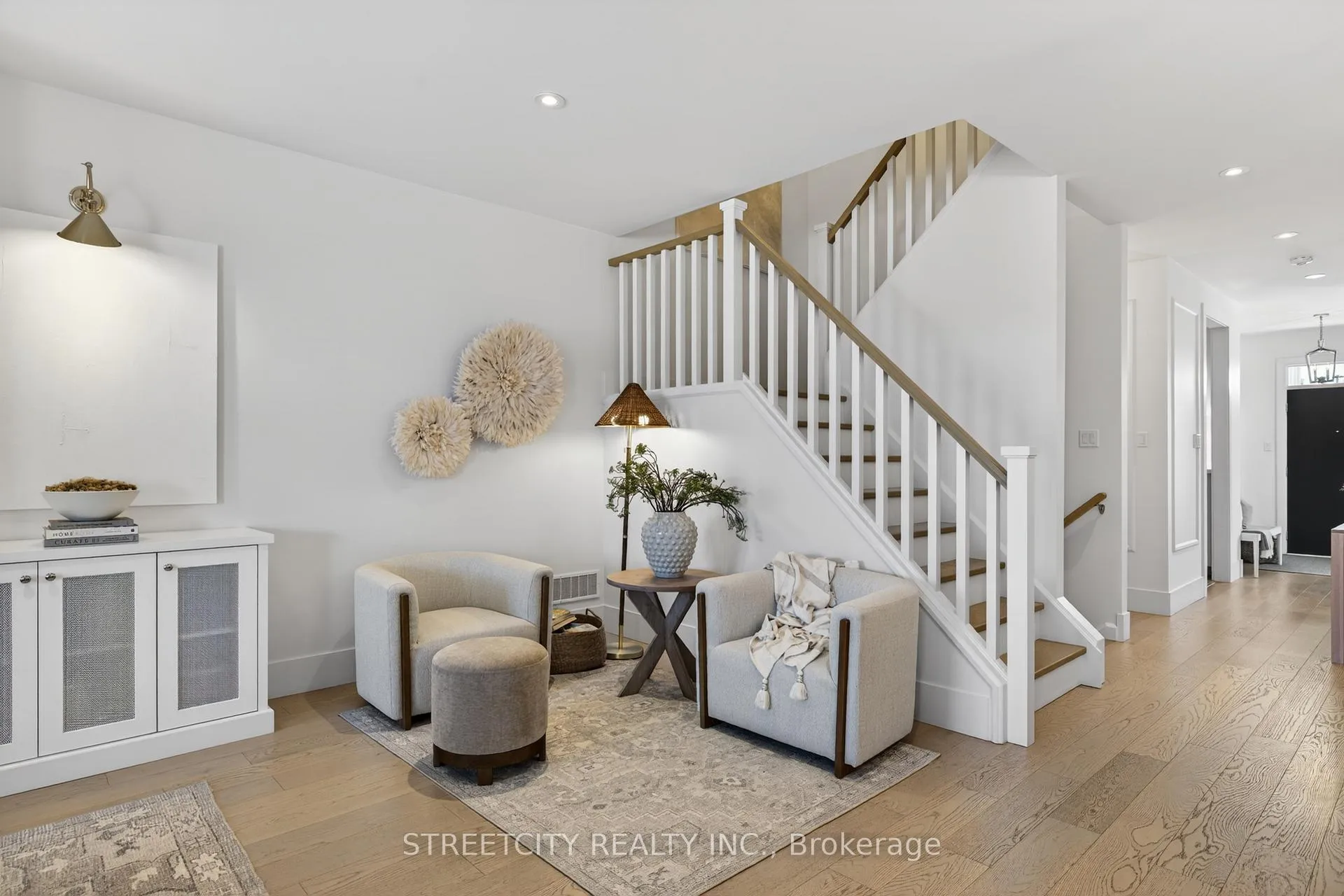 Photo 23 of 3331 Regiment Road, London, South V — HOMEH
