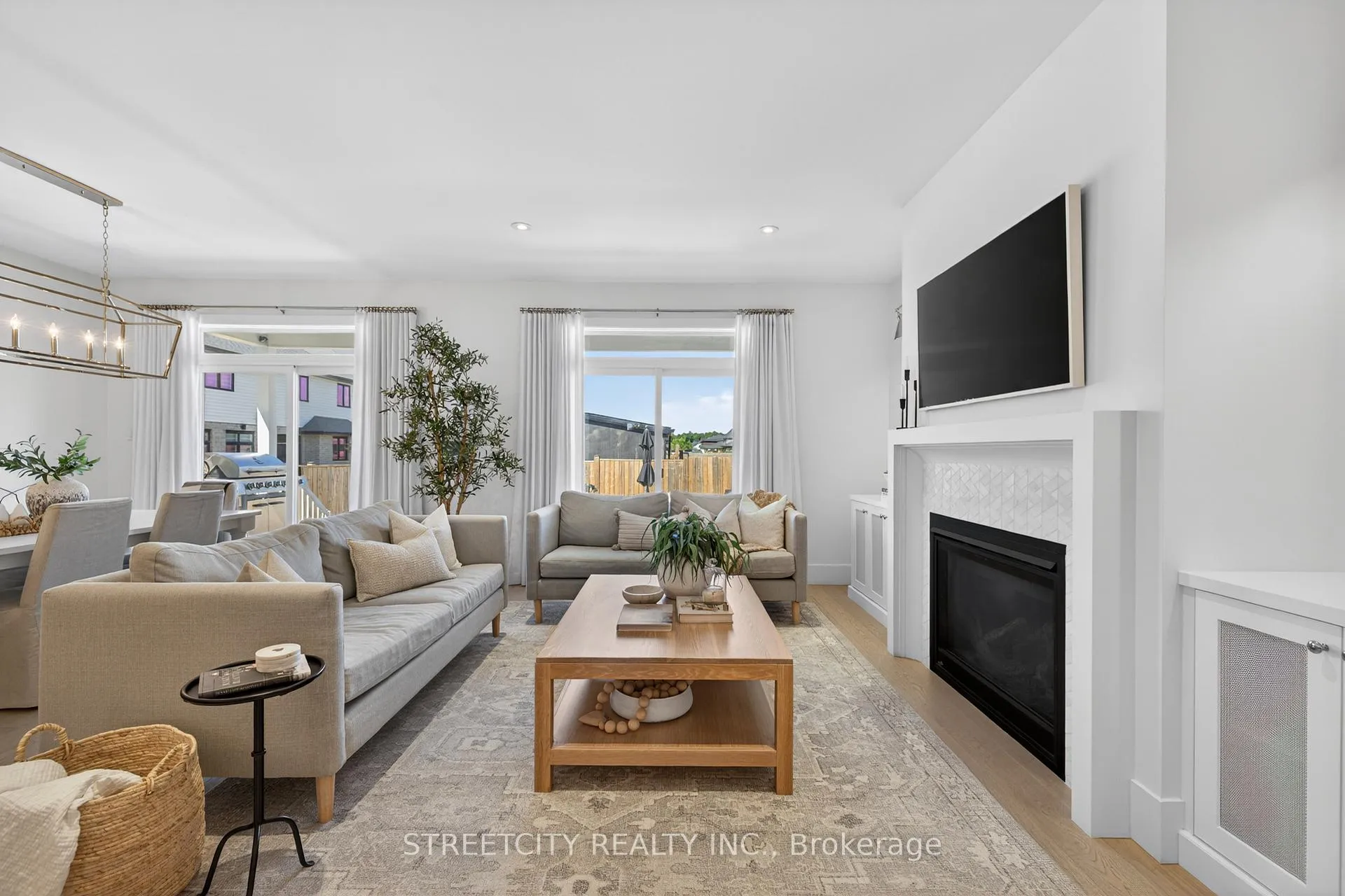 Photo 24 of 3331 Regiment Road, London, South V — HOMEH