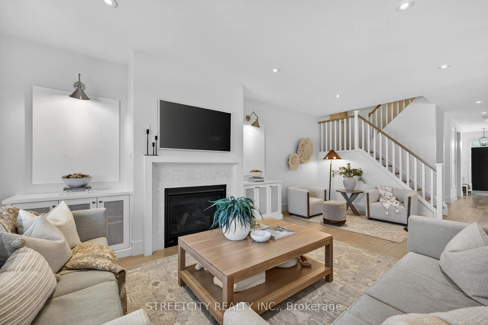 Photo 26 of 3331 Regiment Road, London, South V — HOMEH