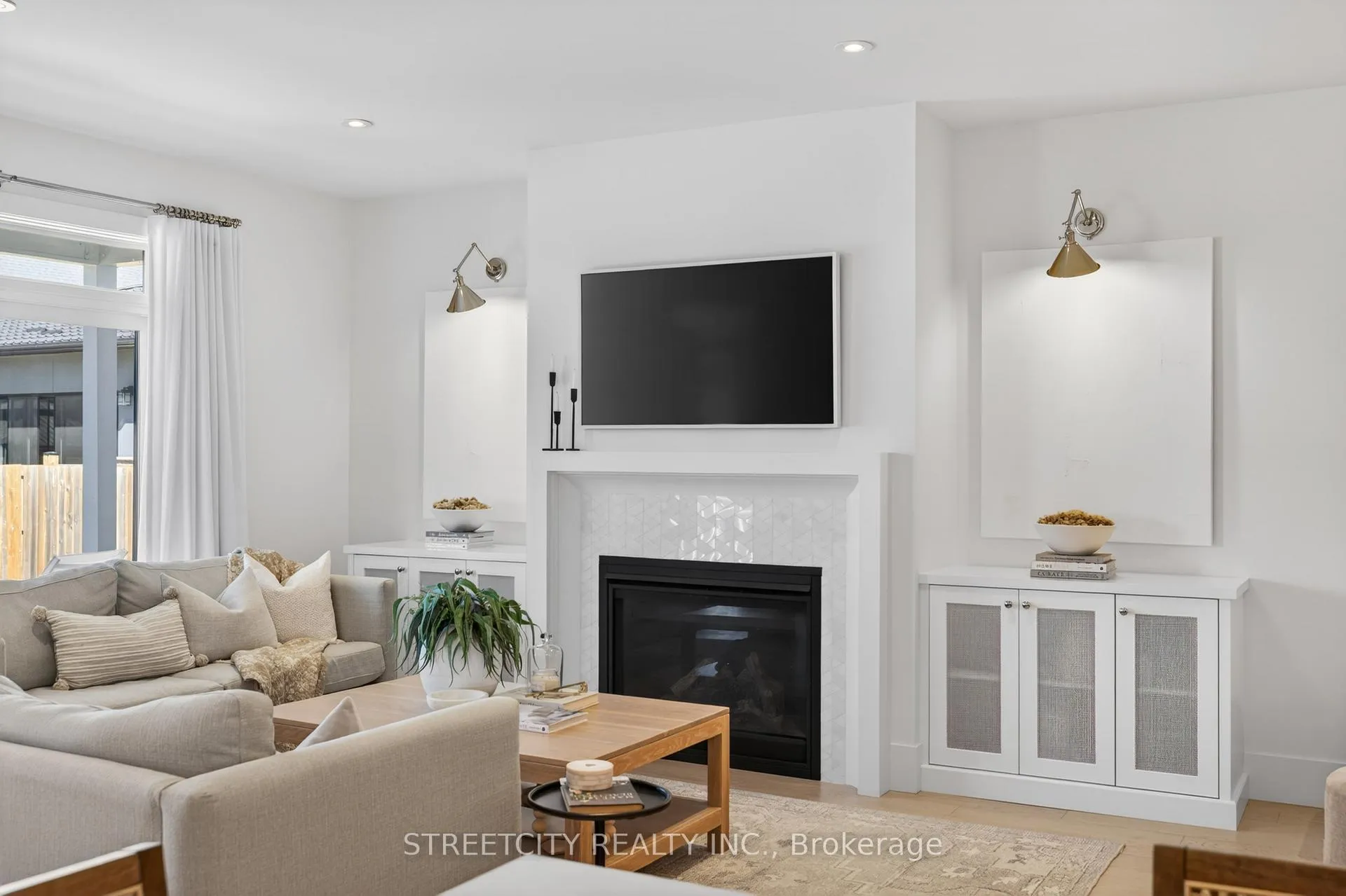 Photo 27 of 3331 Regiment Road, London, South V — HOMEH