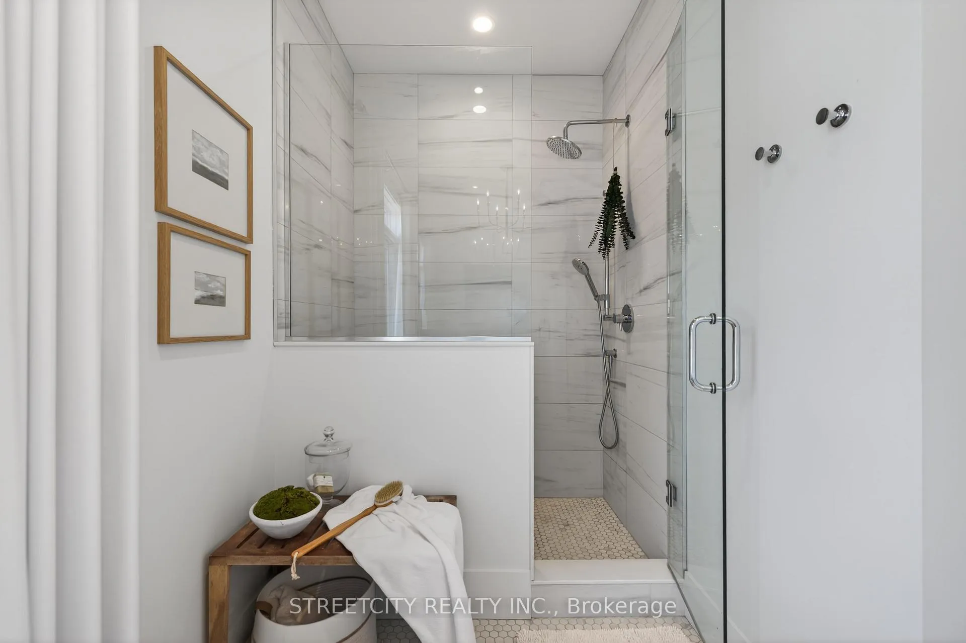 Photo 33 of 3331 Regiment Road, London, South V — HOMEH