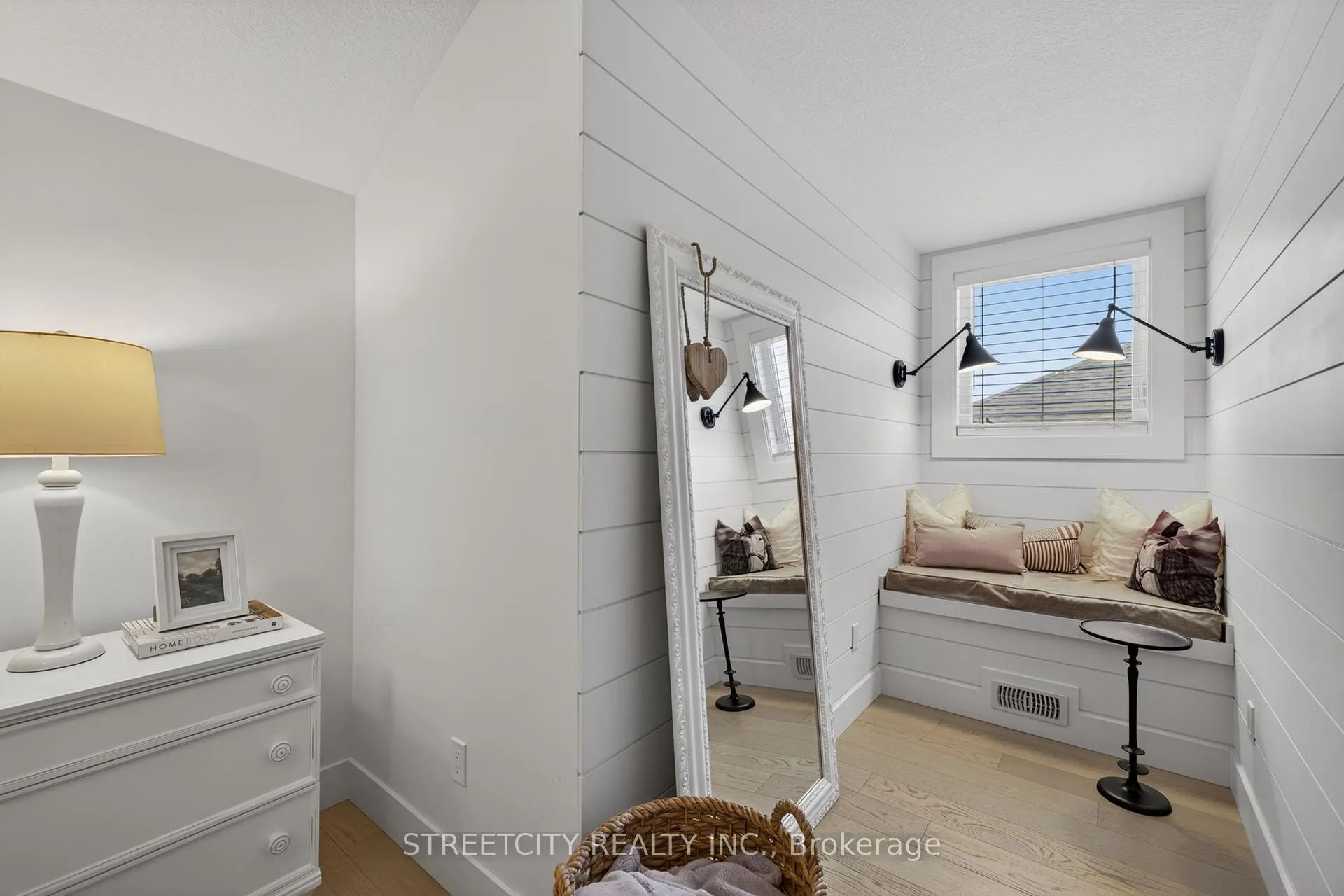 Photo 37 of 3331 Regiment Road, London, South V — HOMEH